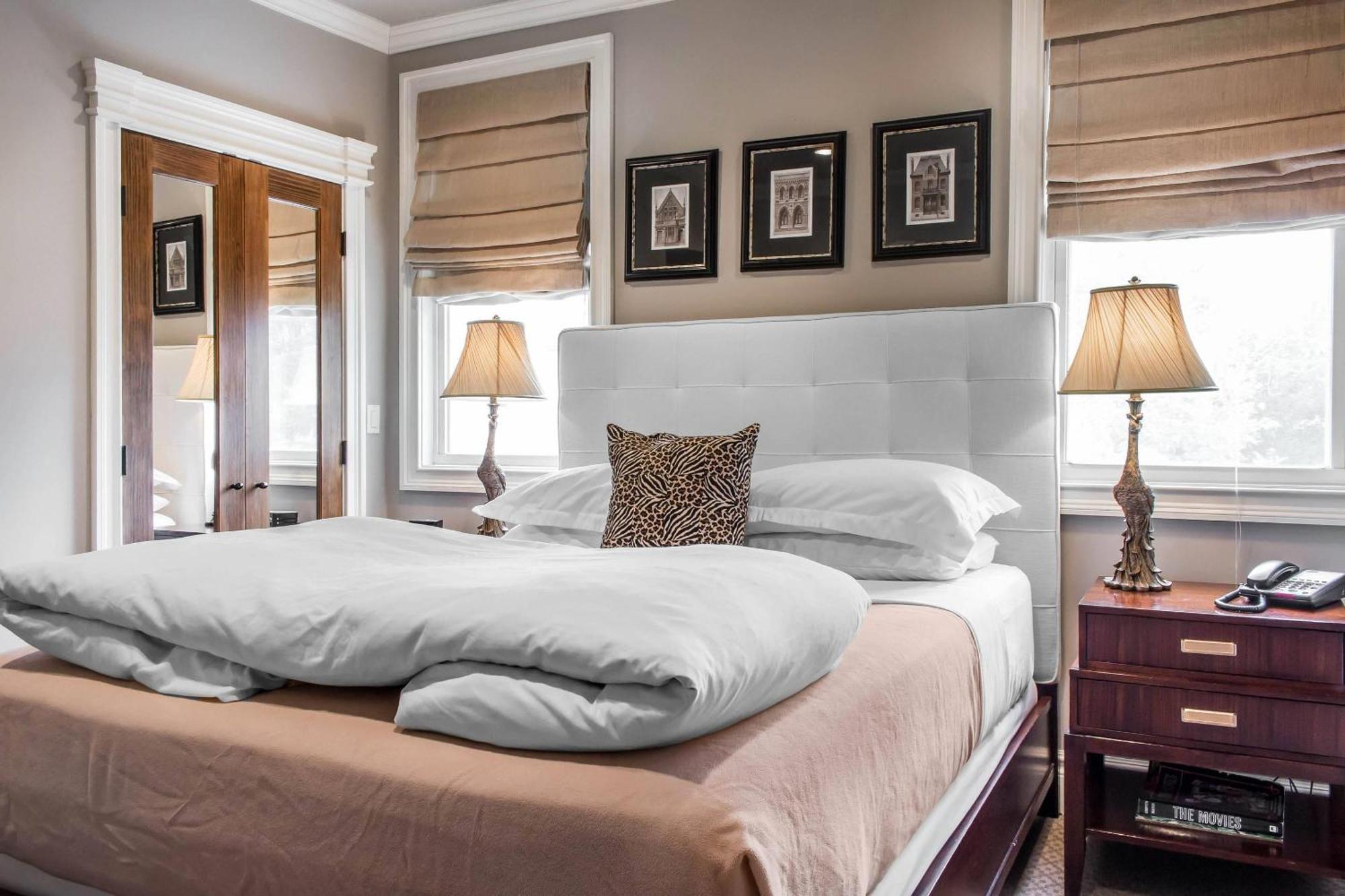 Deluxe Queen Room