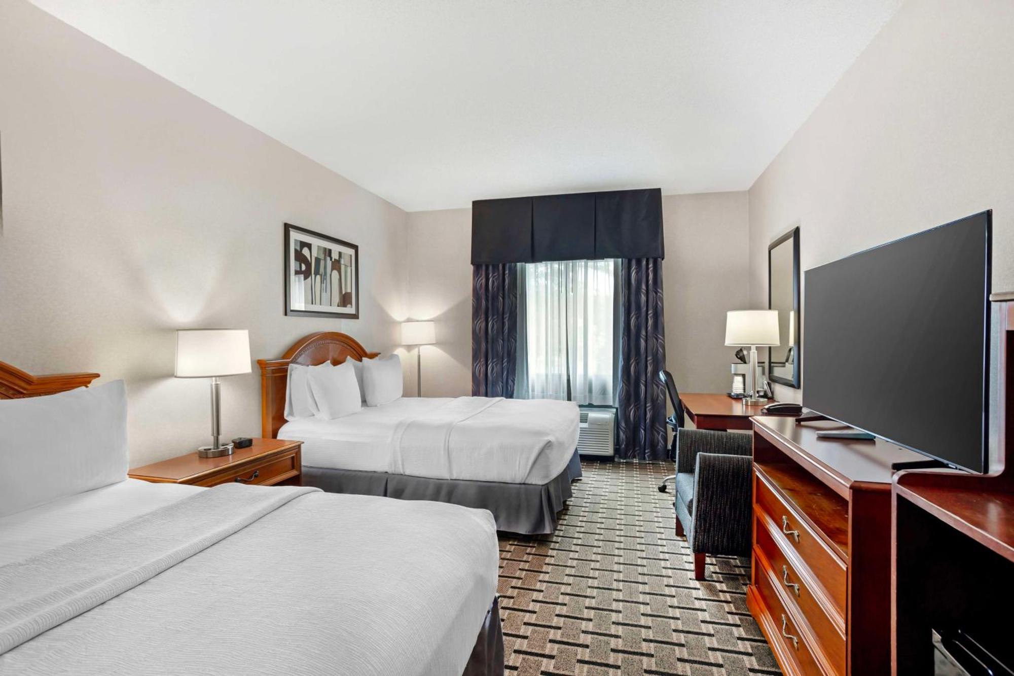 Queen Room with Two Queen Beds - Smoking