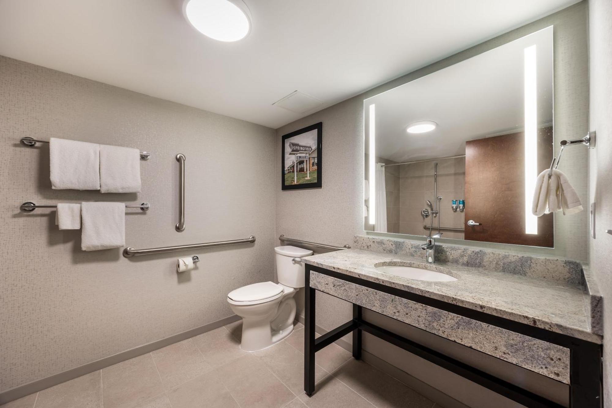 Deluxe King Room Accessible Tub