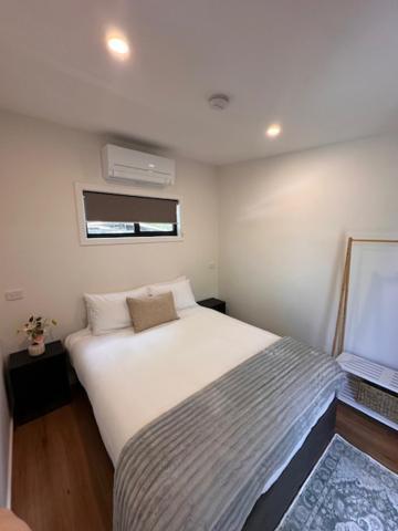 Mystic Cube with shared bathroom