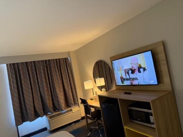 Deluxe King Room - Non-Smoking