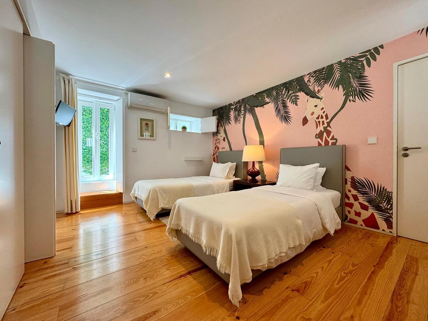 Quarto com Cama de Casal ou 2 de Solteiro