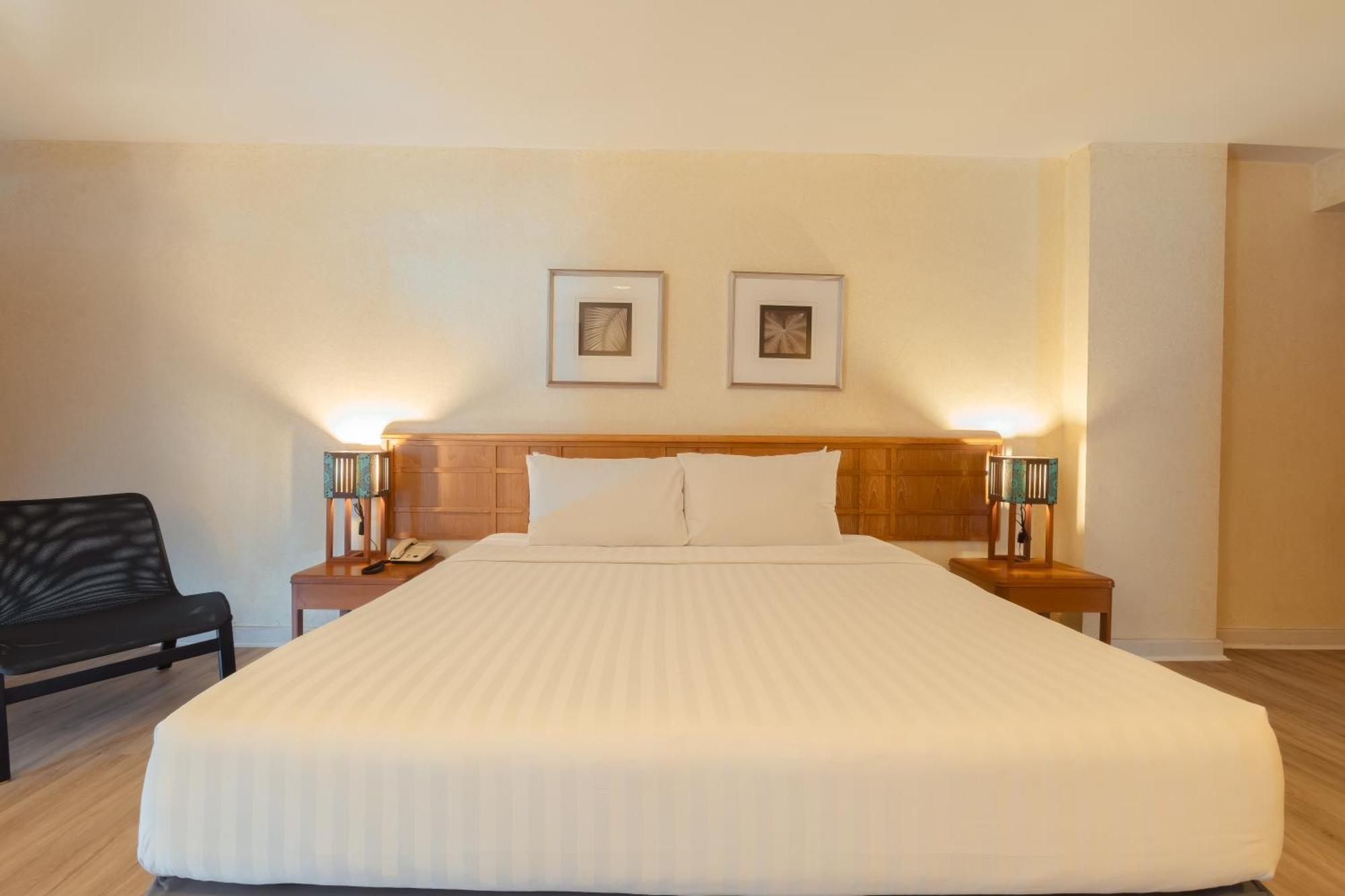 Suite Balcony,1722983439:JPEG