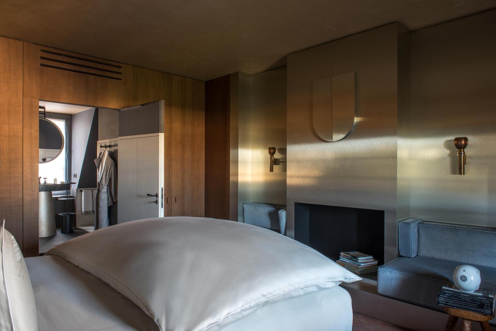 Deluxe Room,1723051750:JPEG