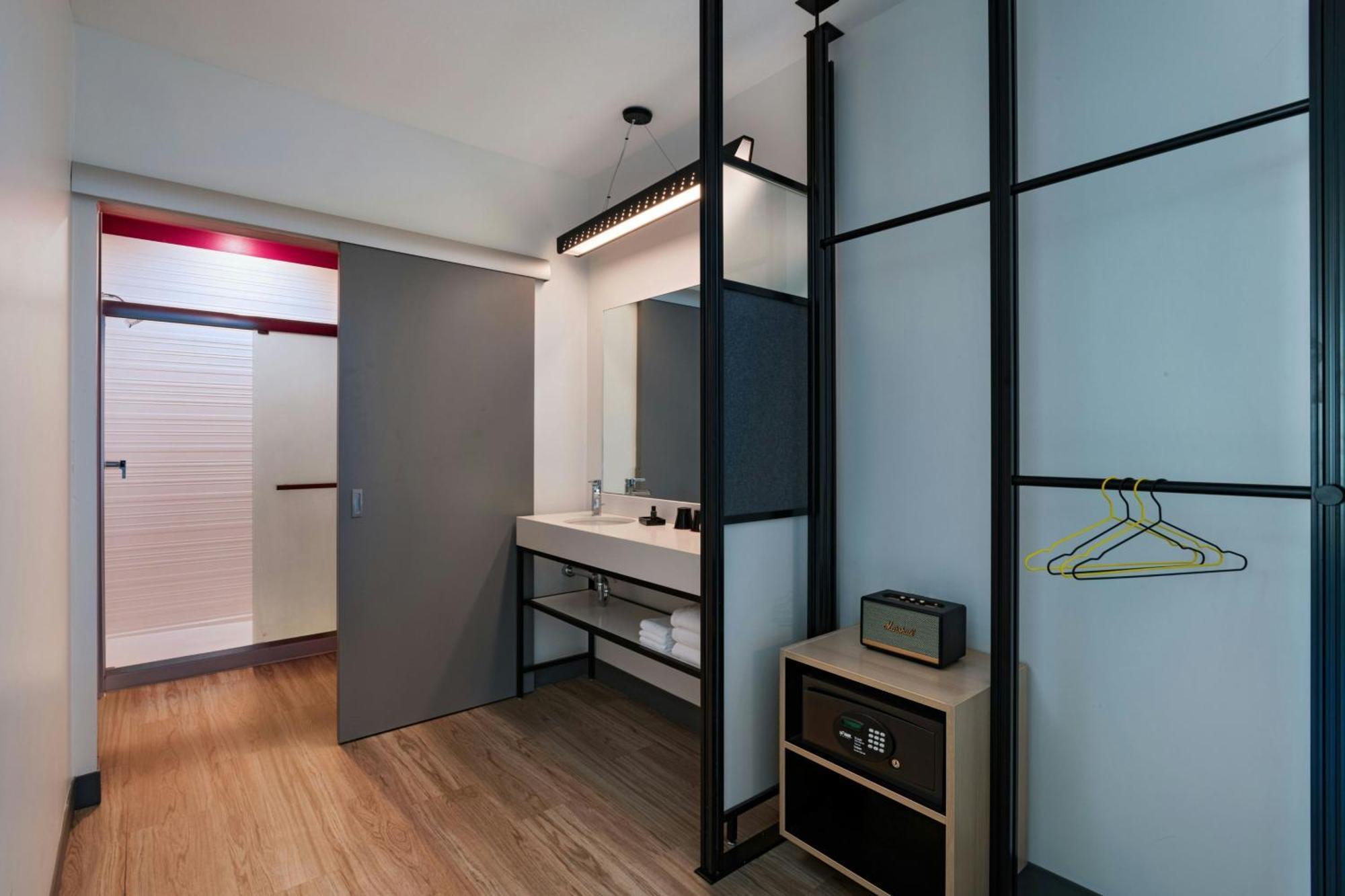 Aloft Suite 1 King