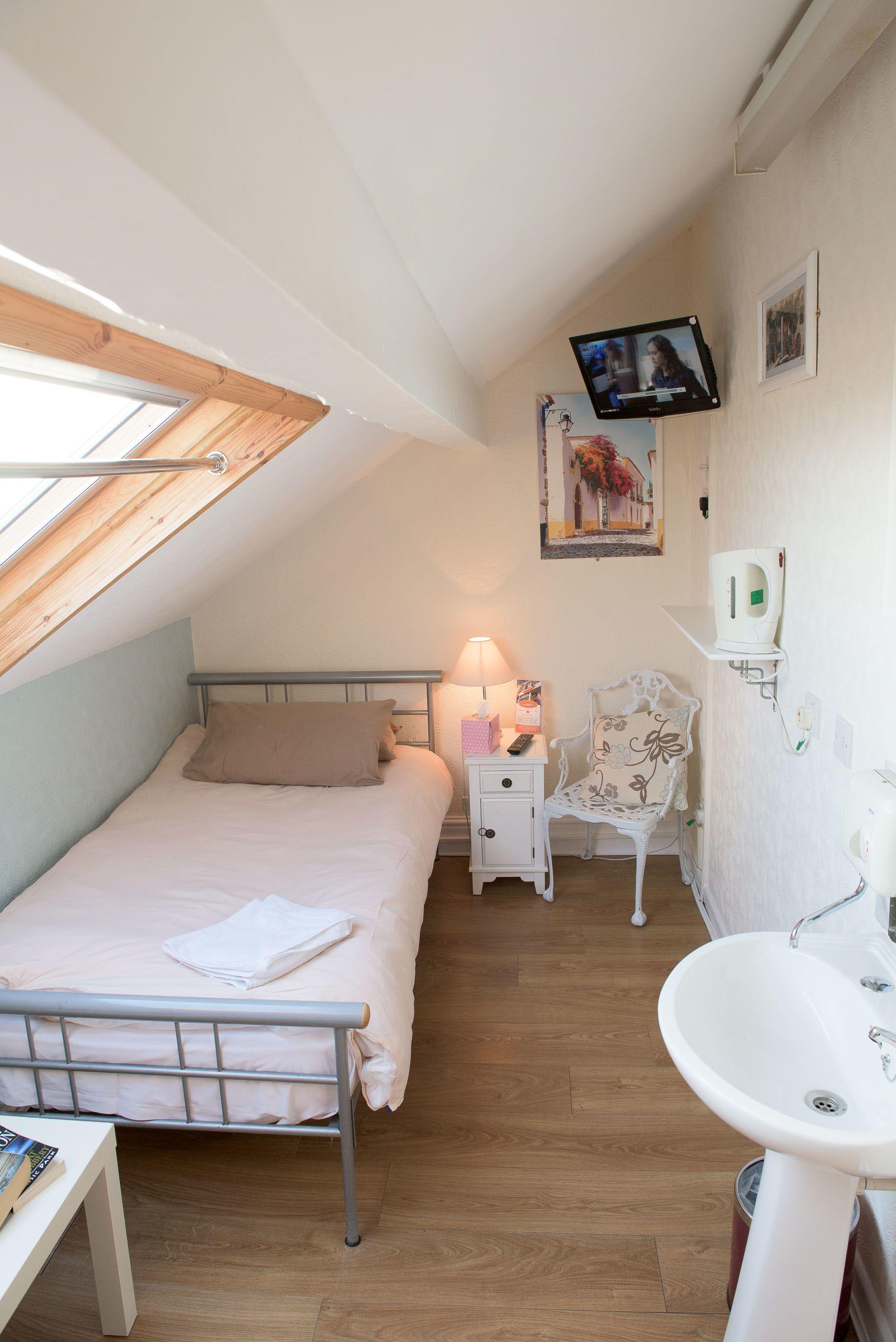 Twin Room with Shared Bathroom