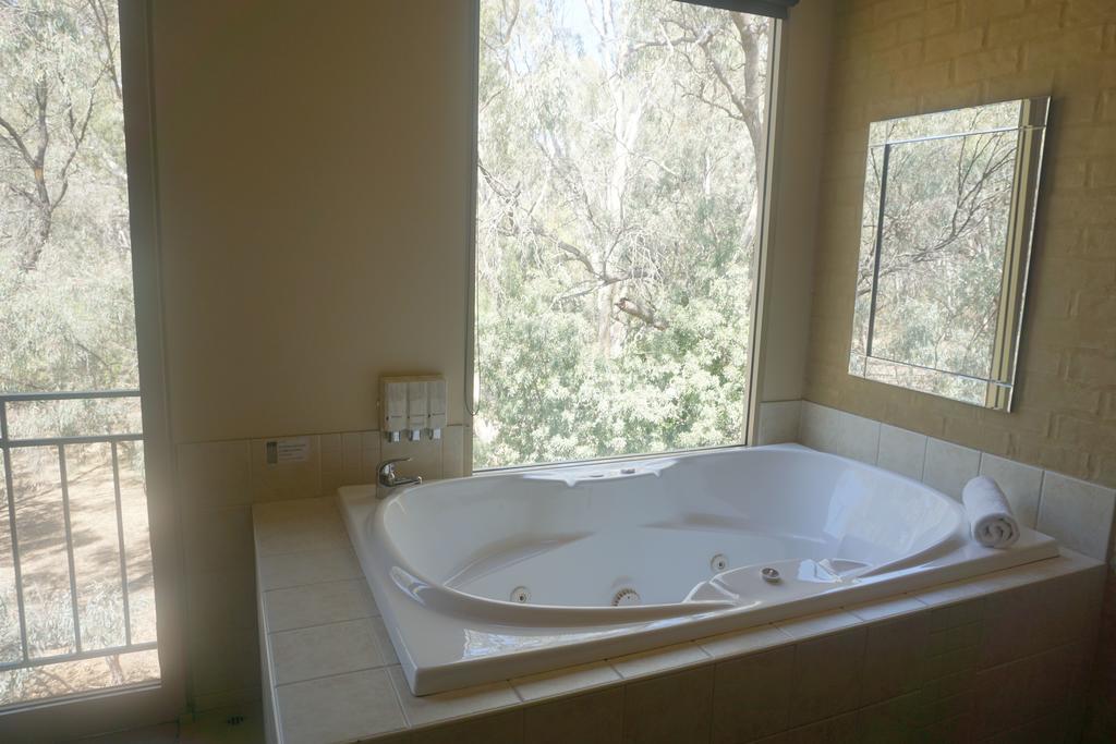 Deluxe King Room with Spa Bath