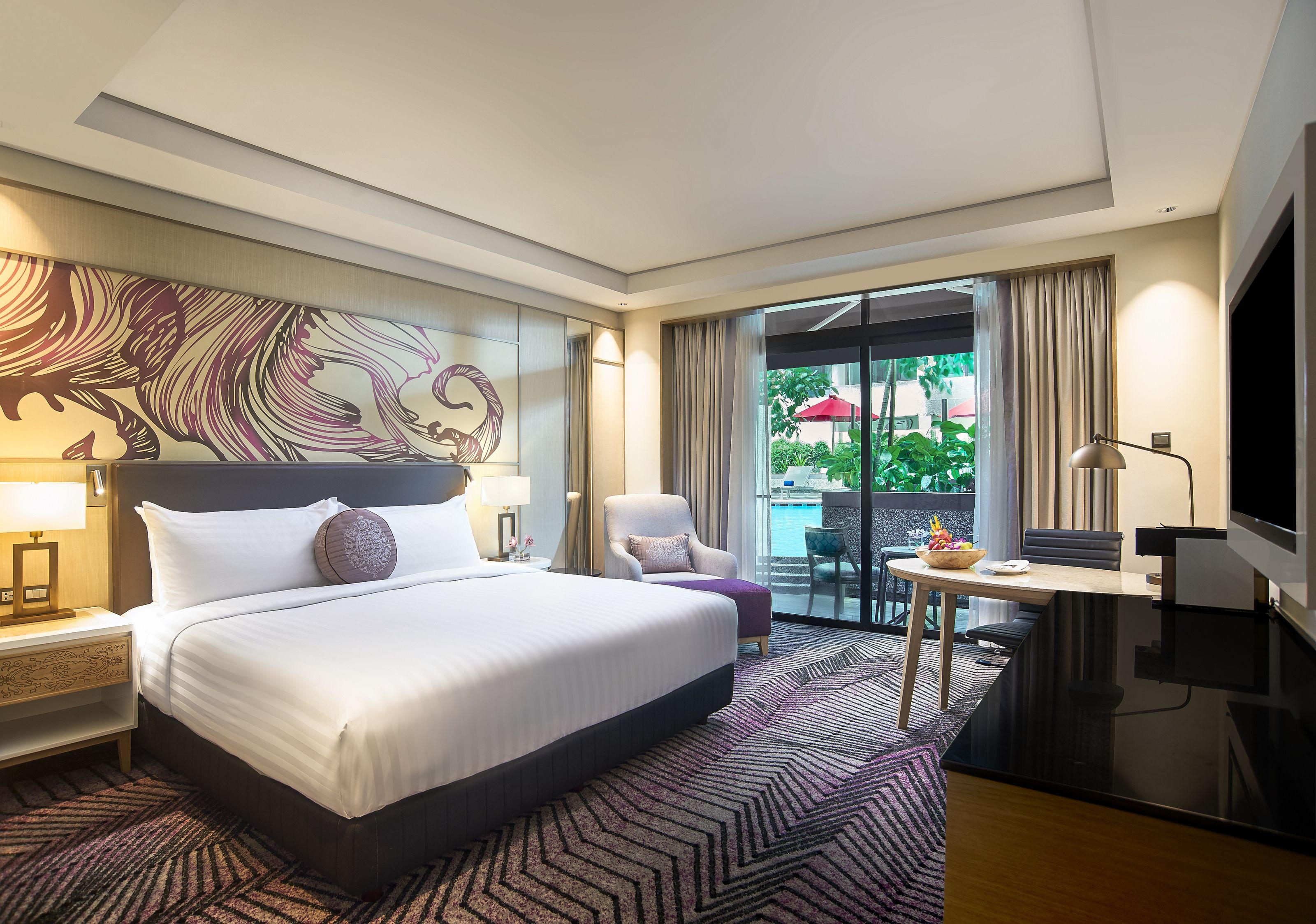 Deluxe Pool Access King Room