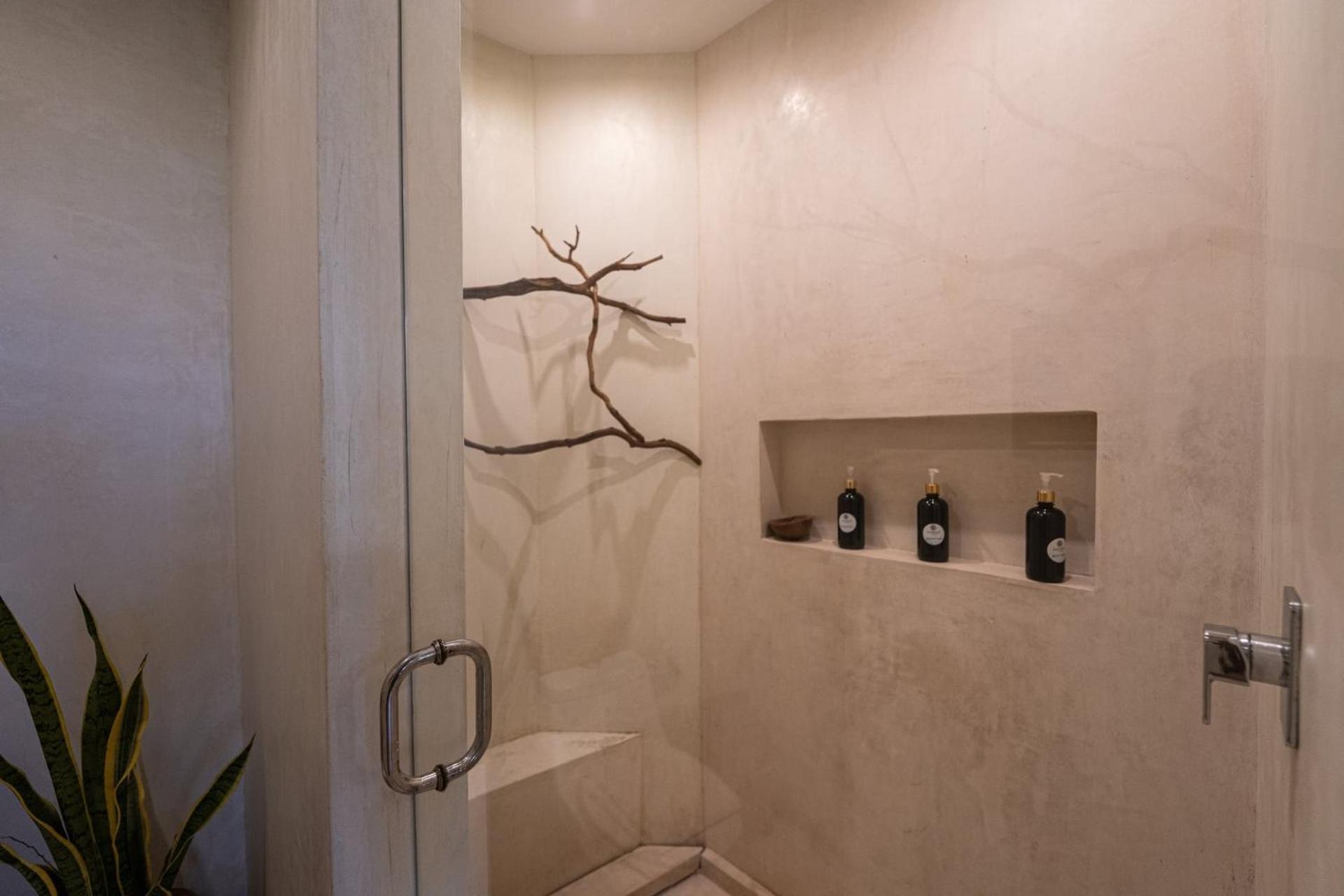 Deluxe Double Room Bath