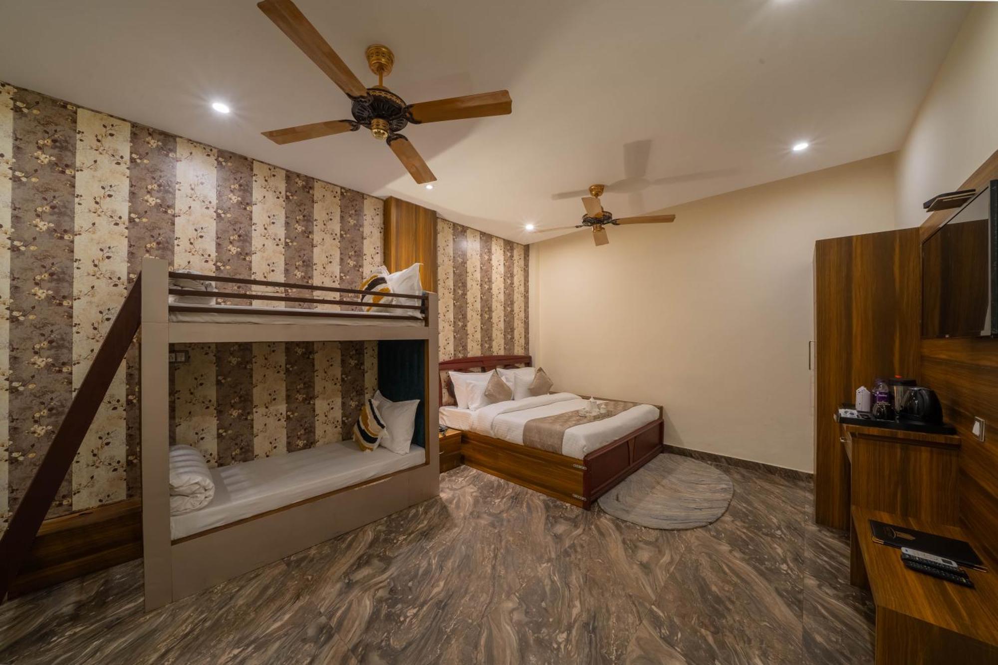 Deluxe Family Suite