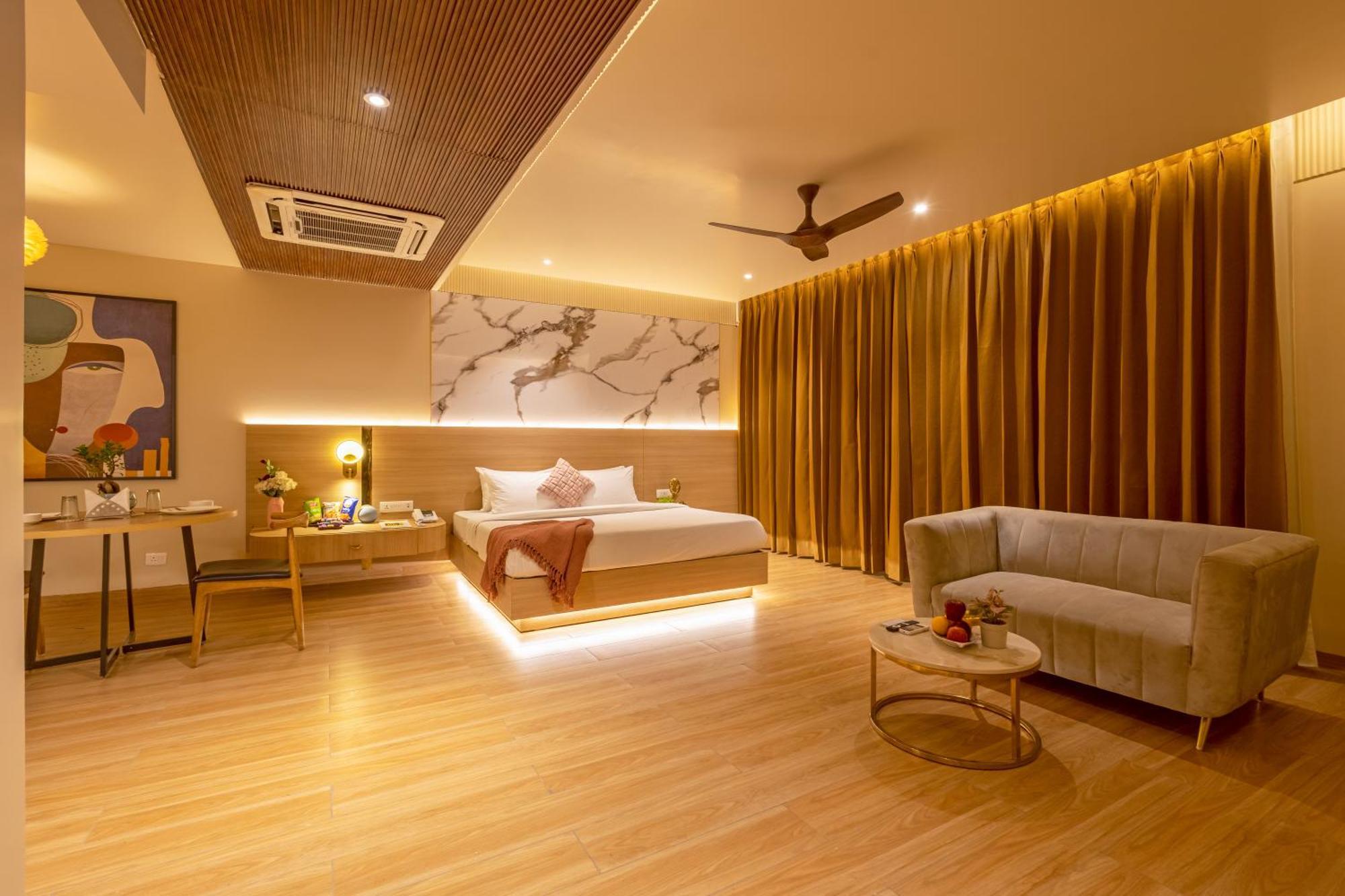 Suite with Hot Tub