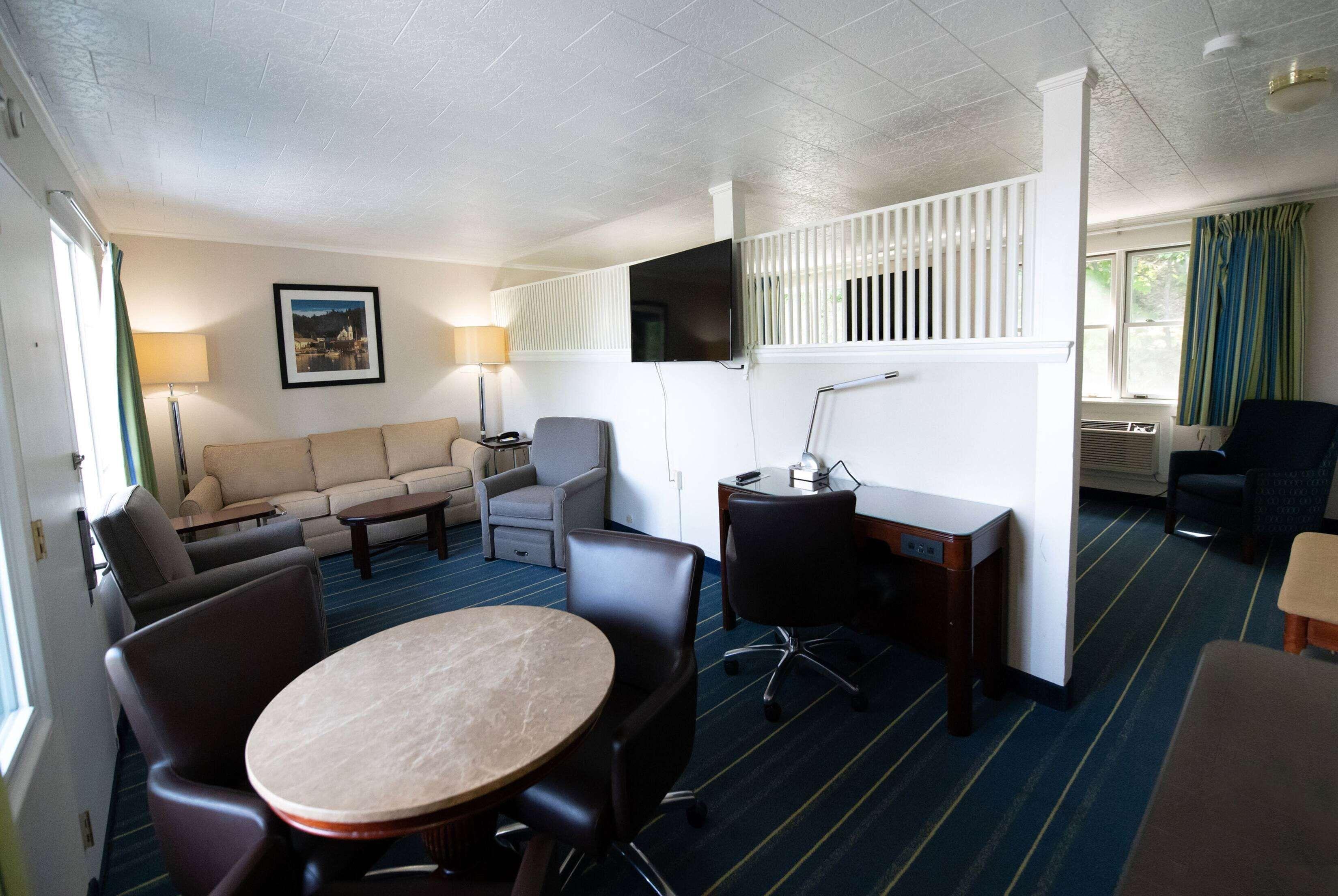 Suite Two Double Beds Non-Smoking