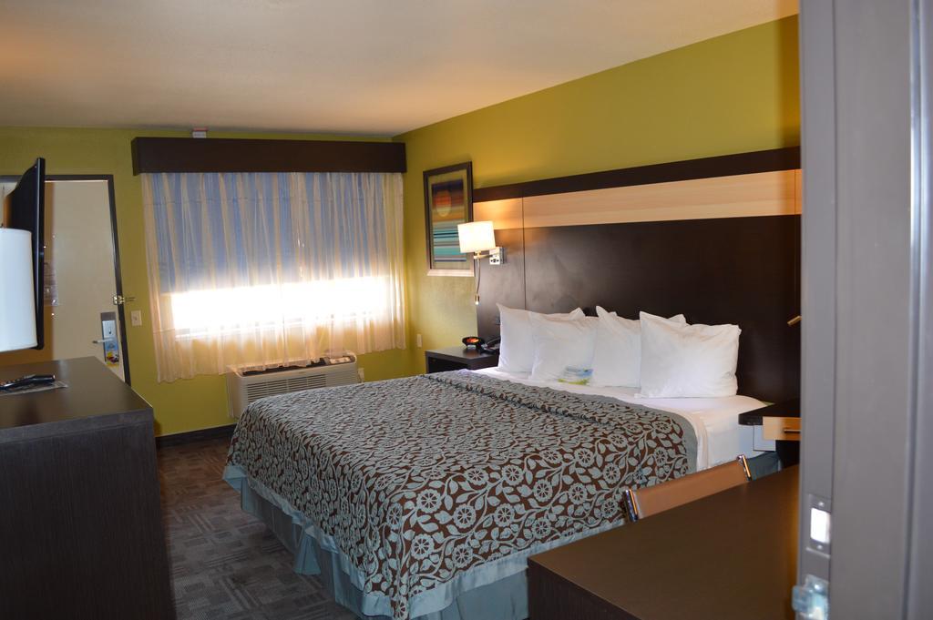 King Room - Mobility Access/Non-Smoking