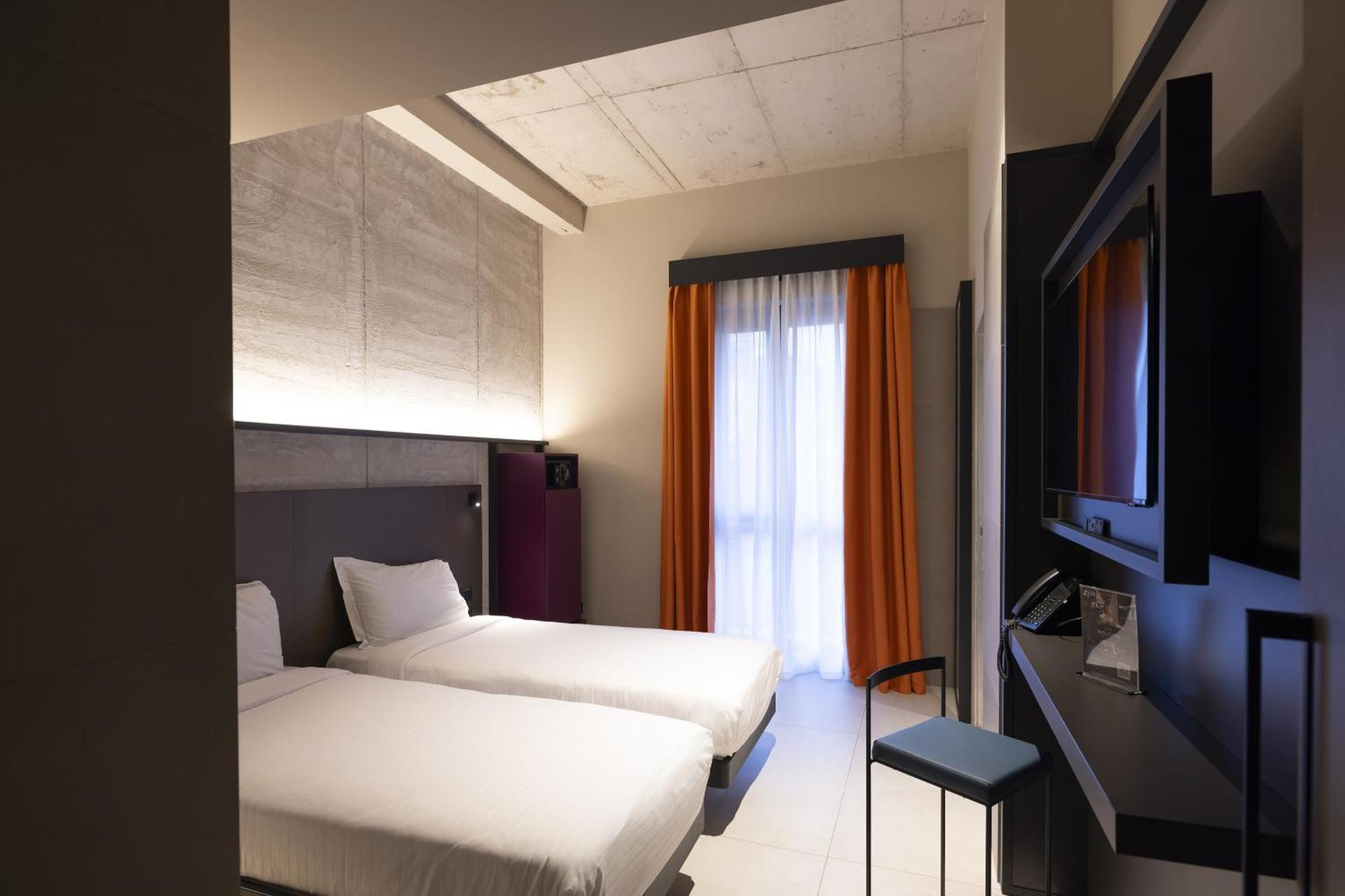 Twin Room,1726204843:JPEG