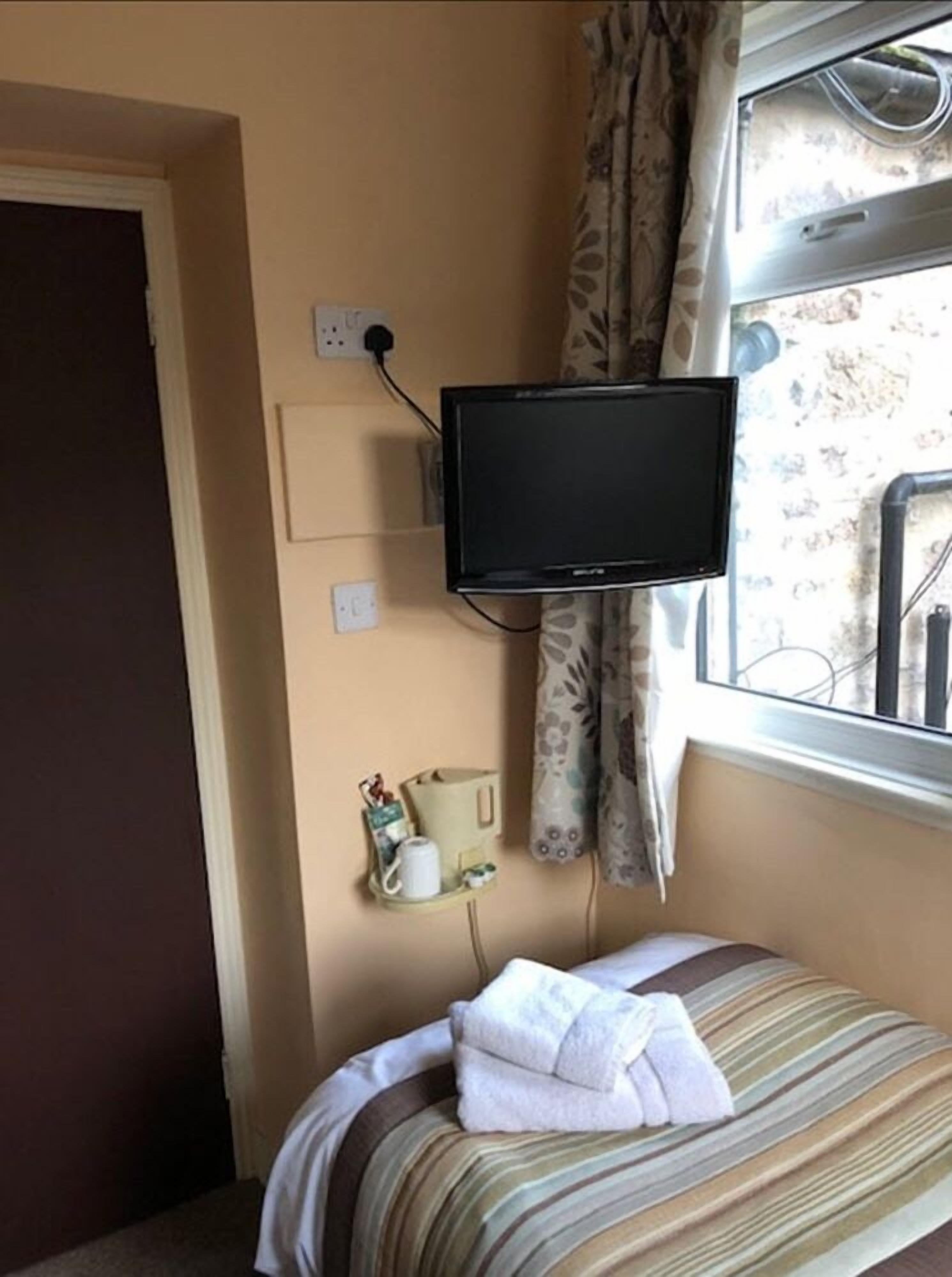 Standard Single Room Shower