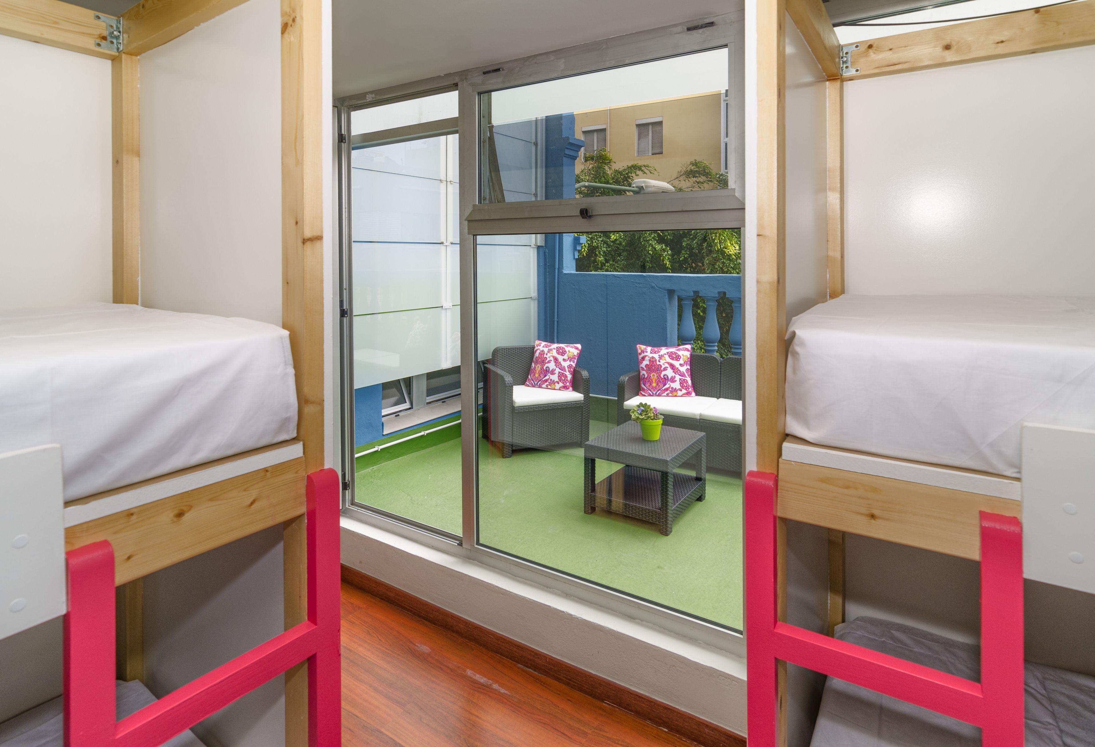 Bunk Bed 8-Bed Female Dormitory Room