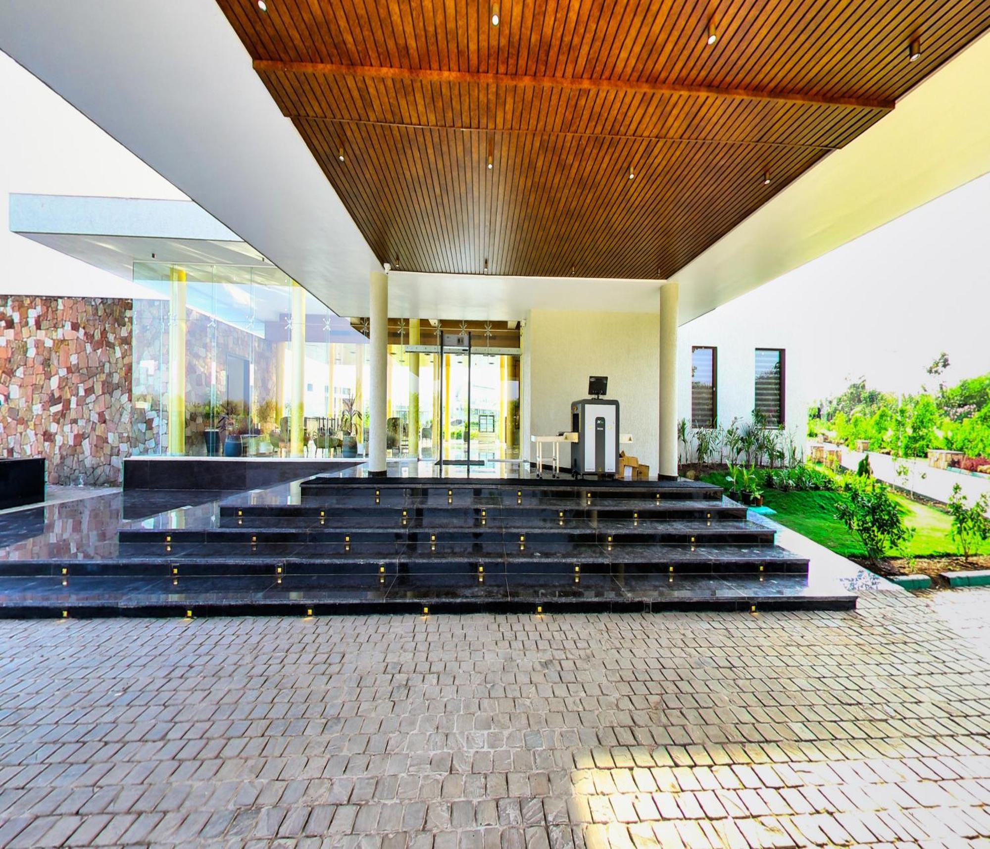 Deluxe Villas with Lake View