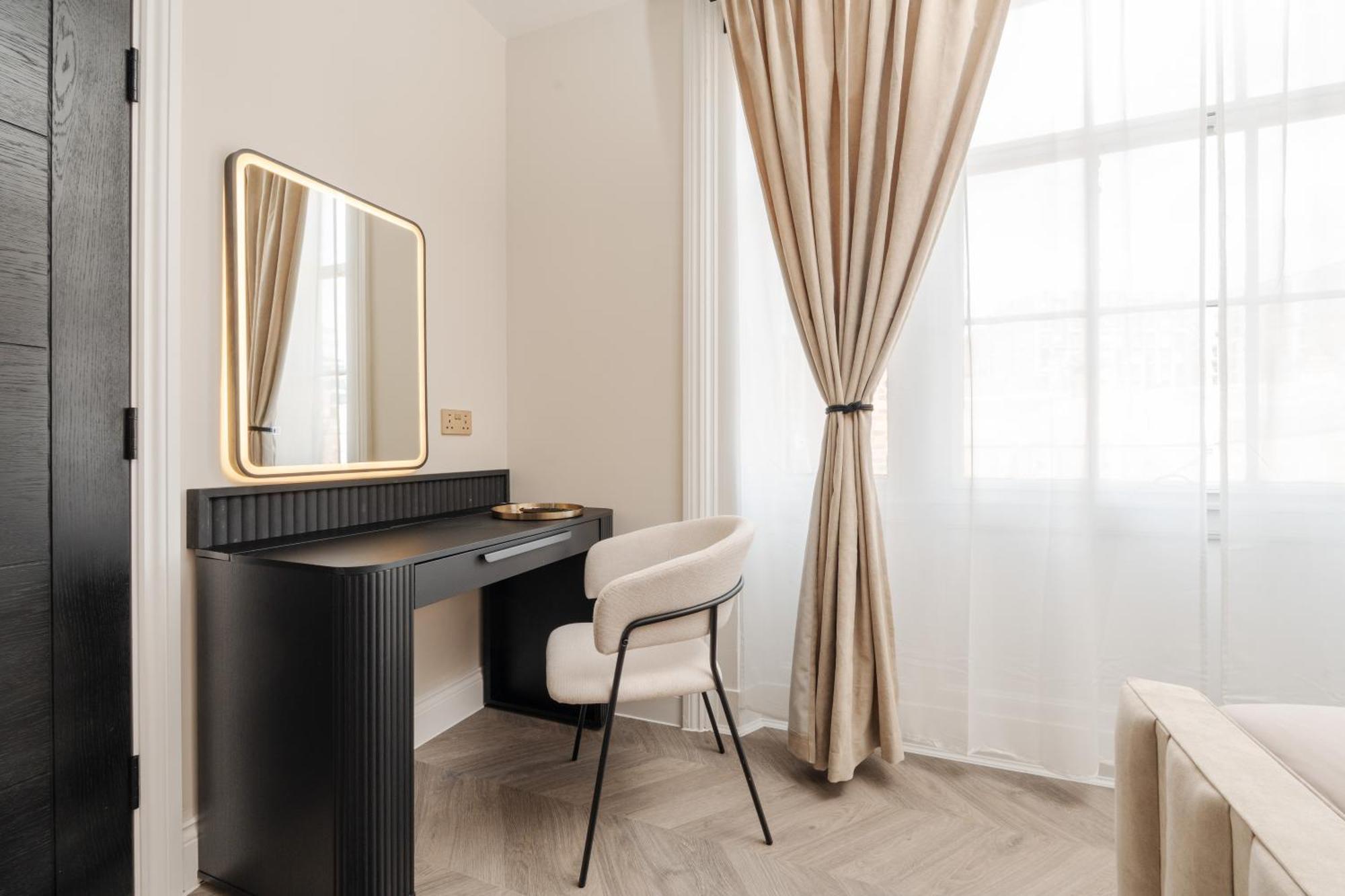 Studio Apartment with One Double Bed