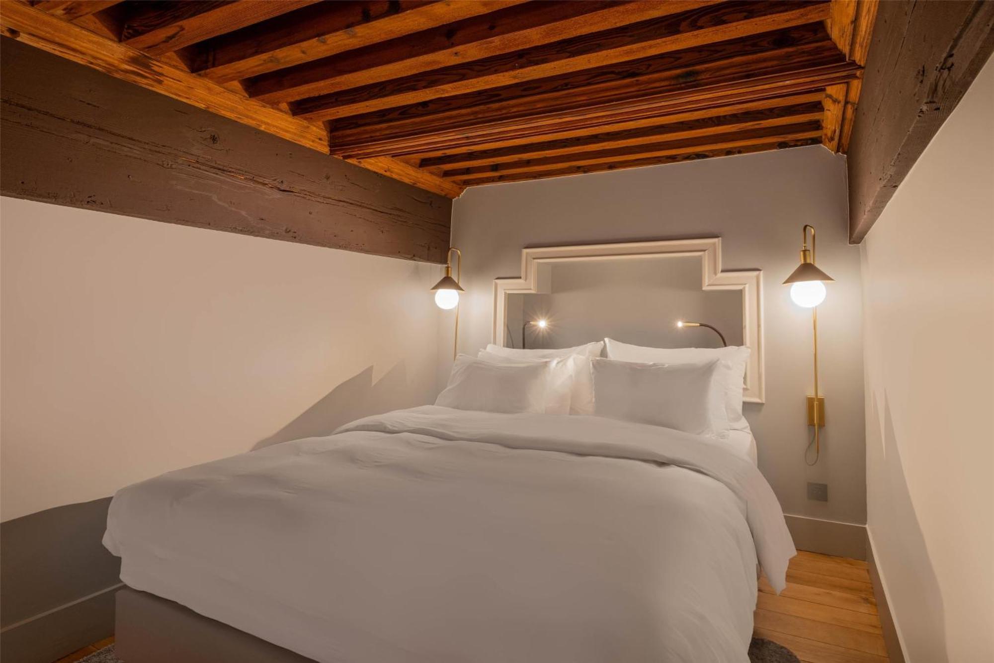 Duplex Collection Room
