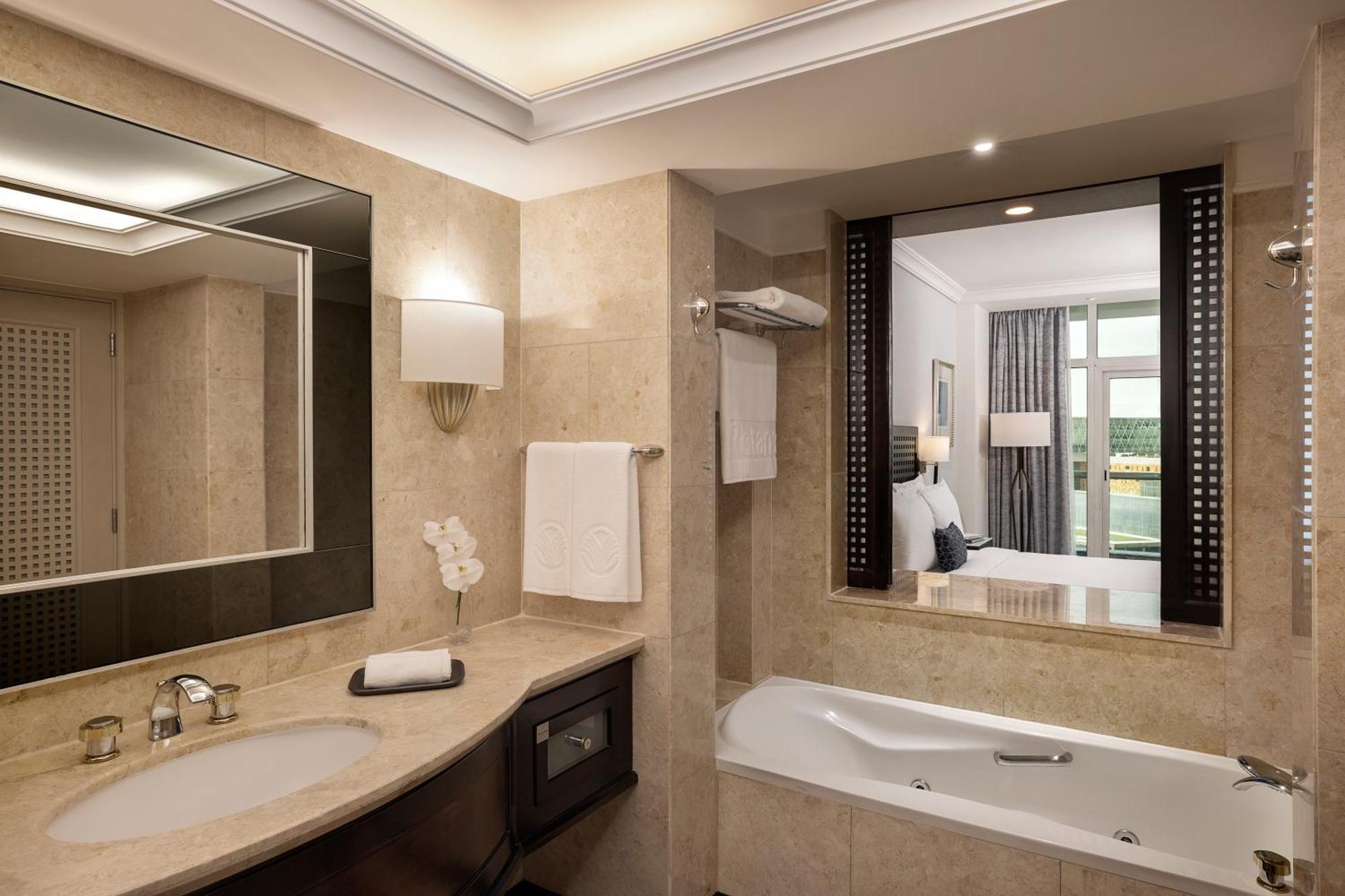 Spacious Sea View Room with Balcony and Lounge Access - Twin Bed,1615646412:JPEG