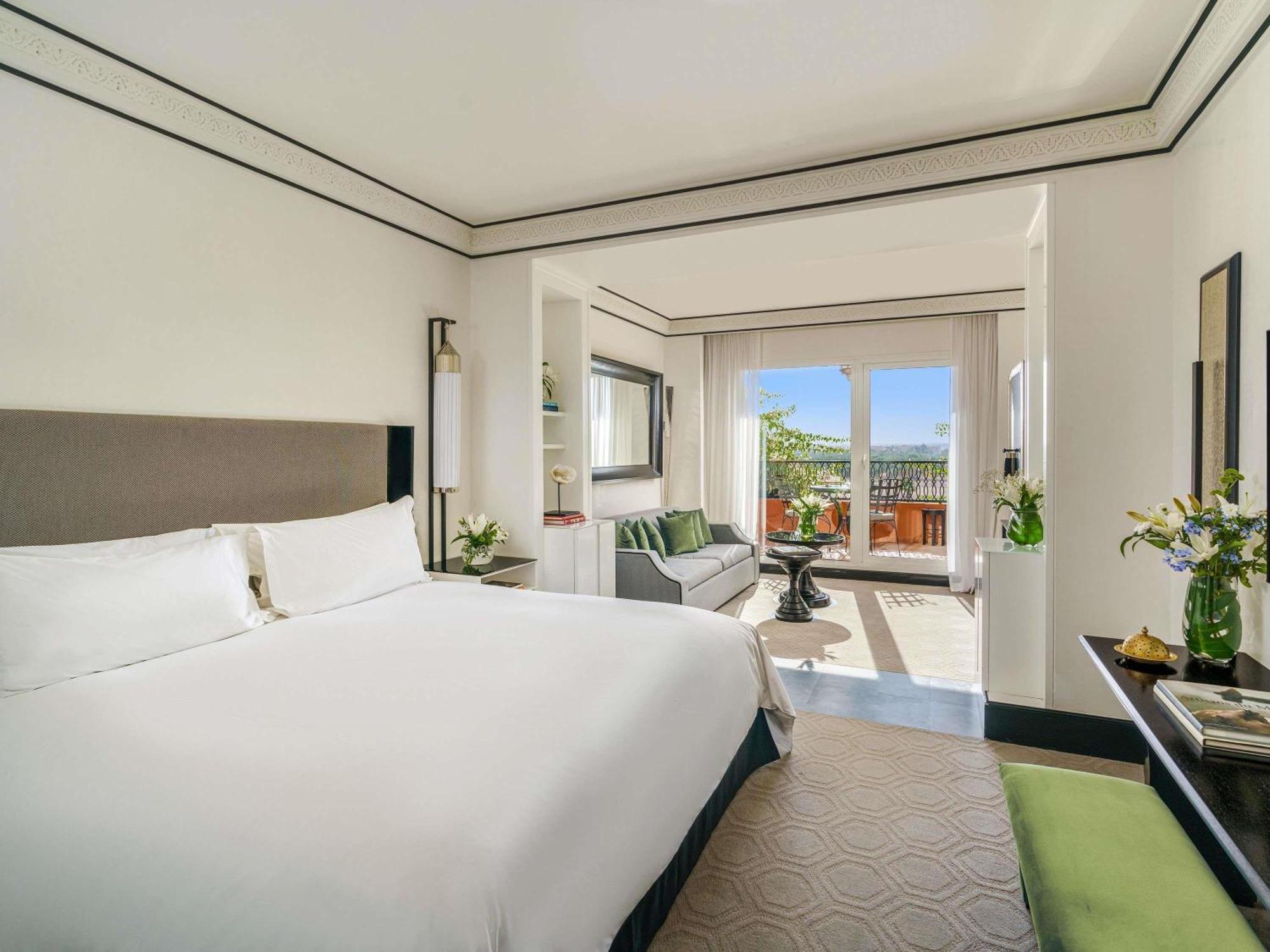 Junior Suite met Balkon en Uitzicht op de Bergen en het Zwembad