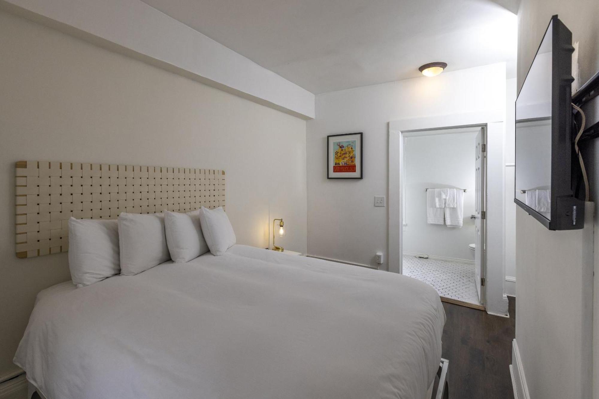 Standard Queen Room