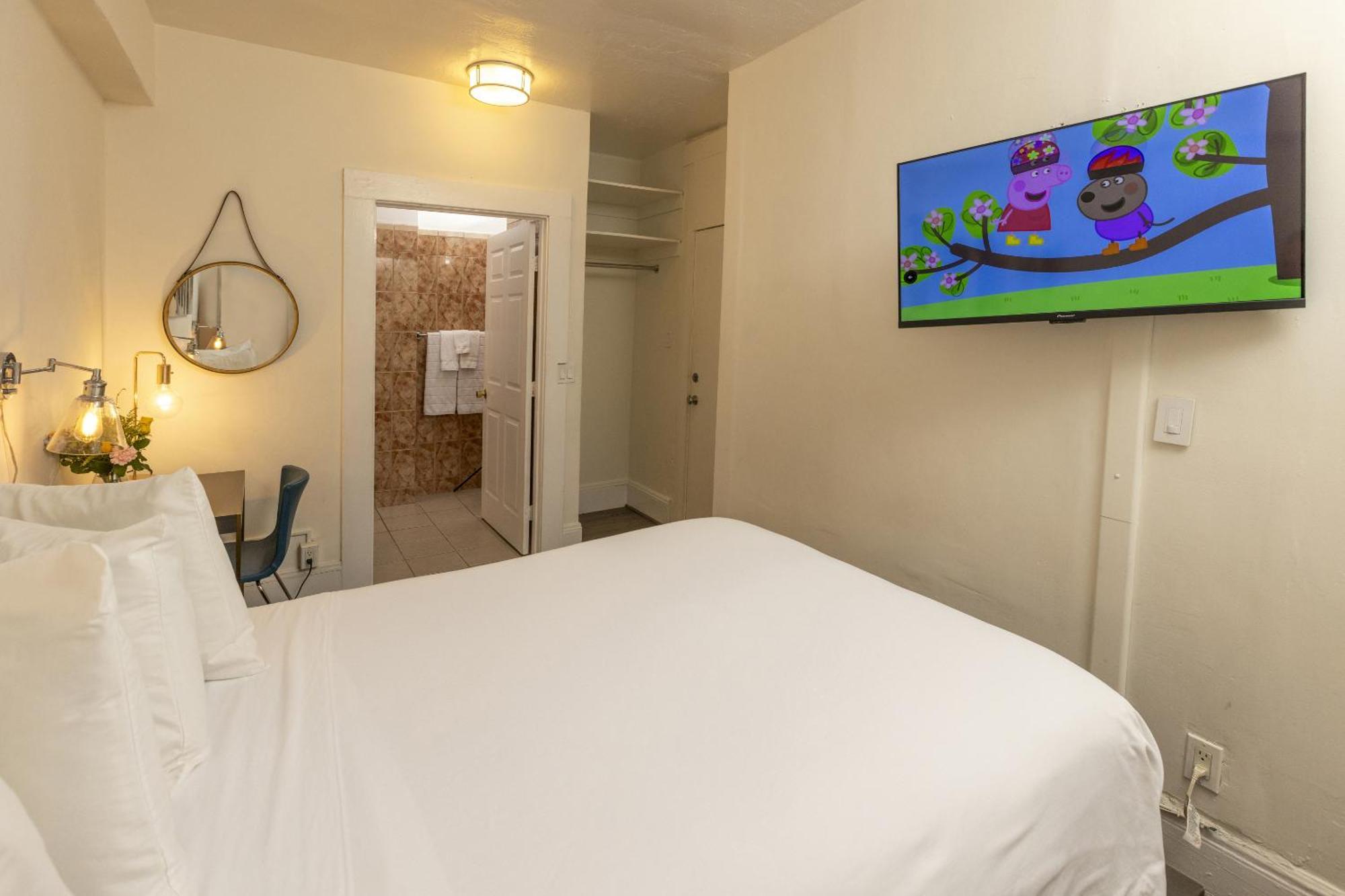 Standard Queen Room