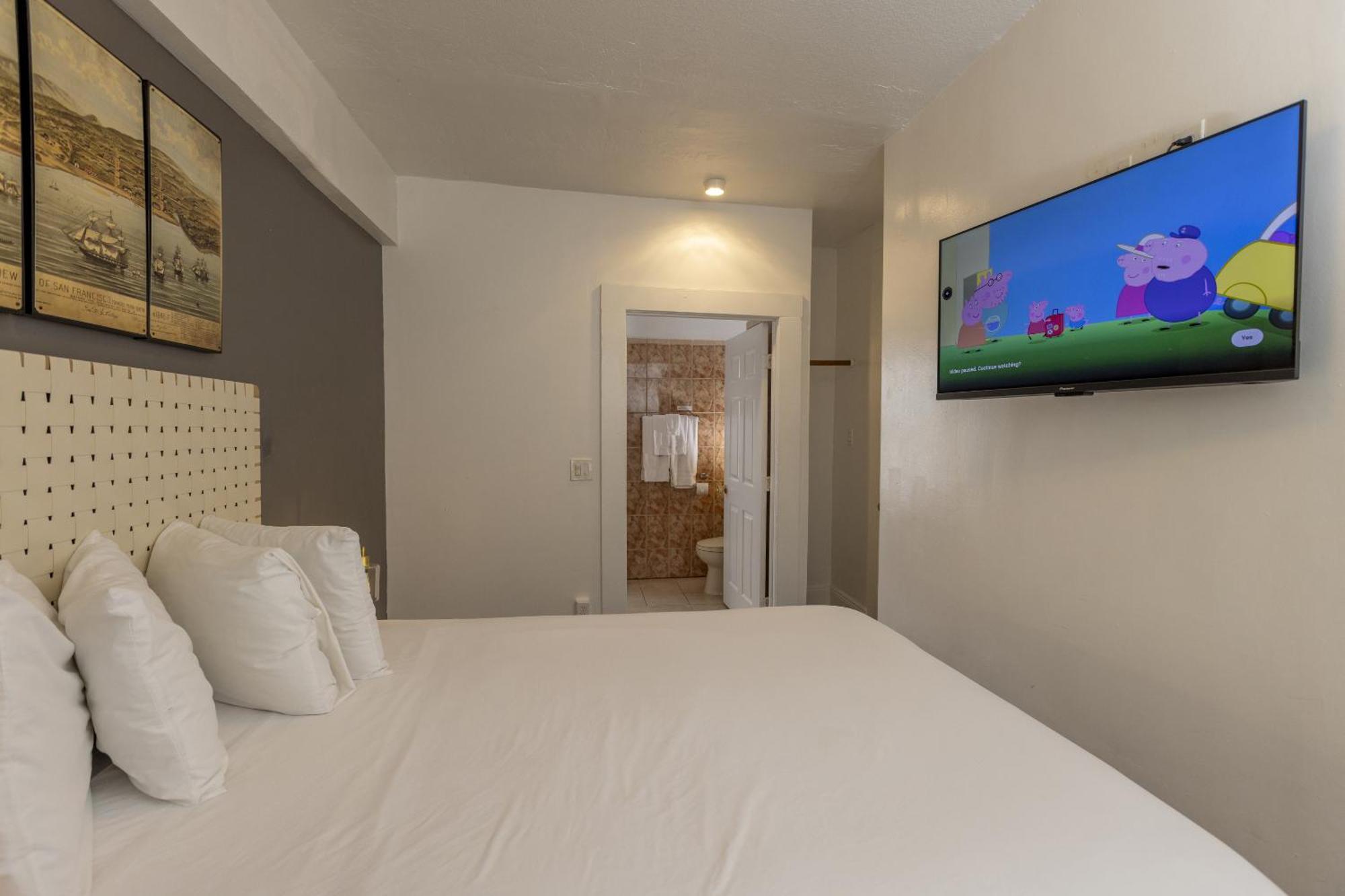 Standard Queen Room