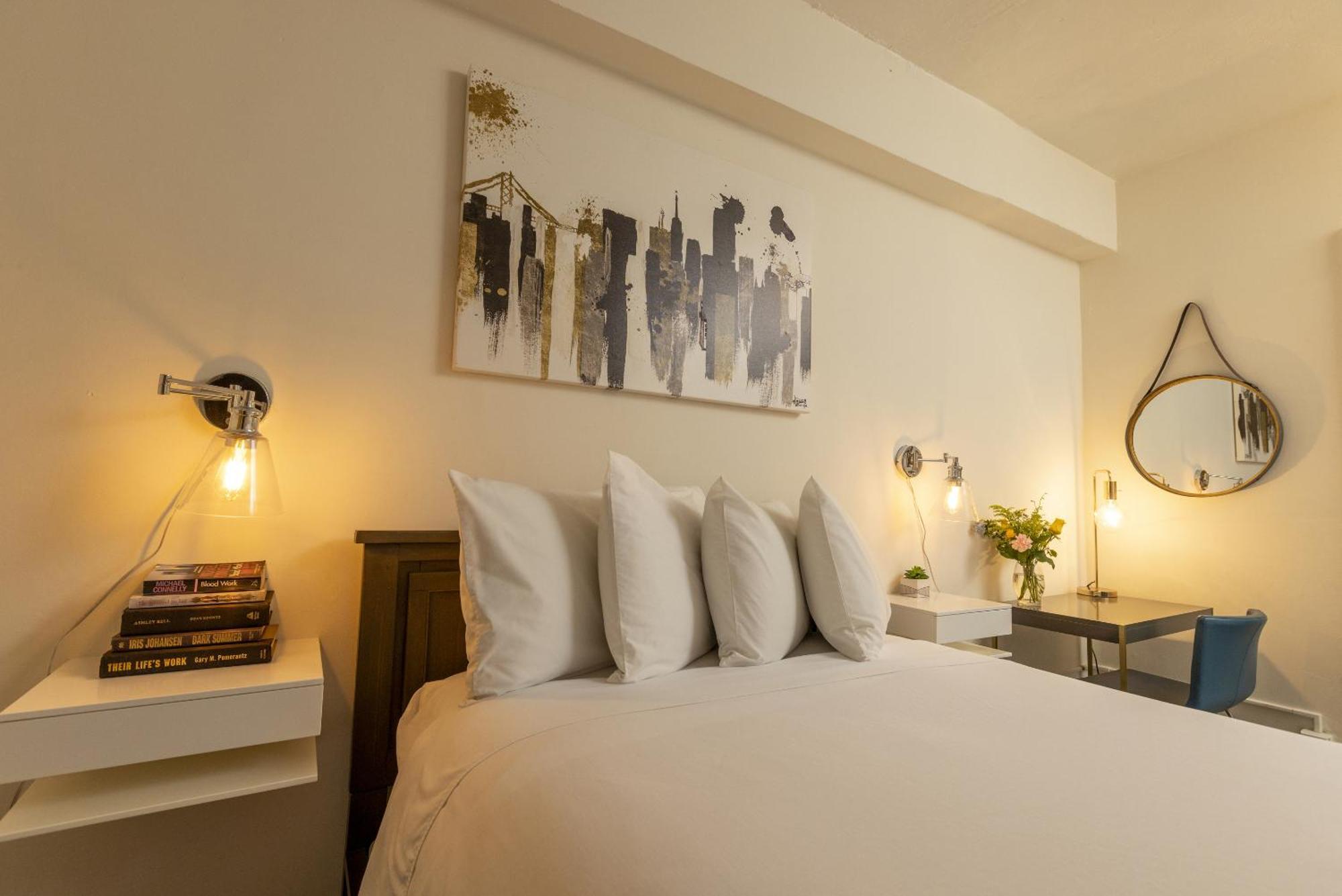 Standard Queen Room