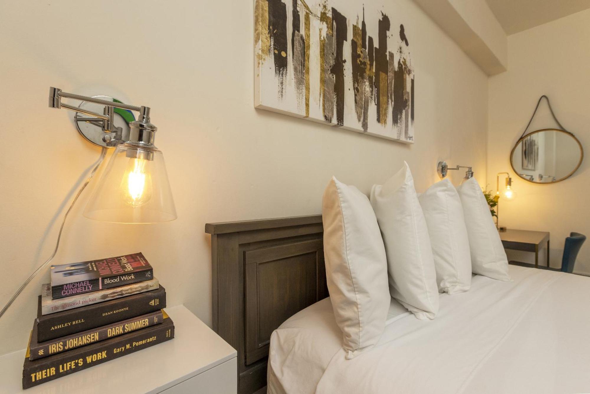 Standard Queen Room