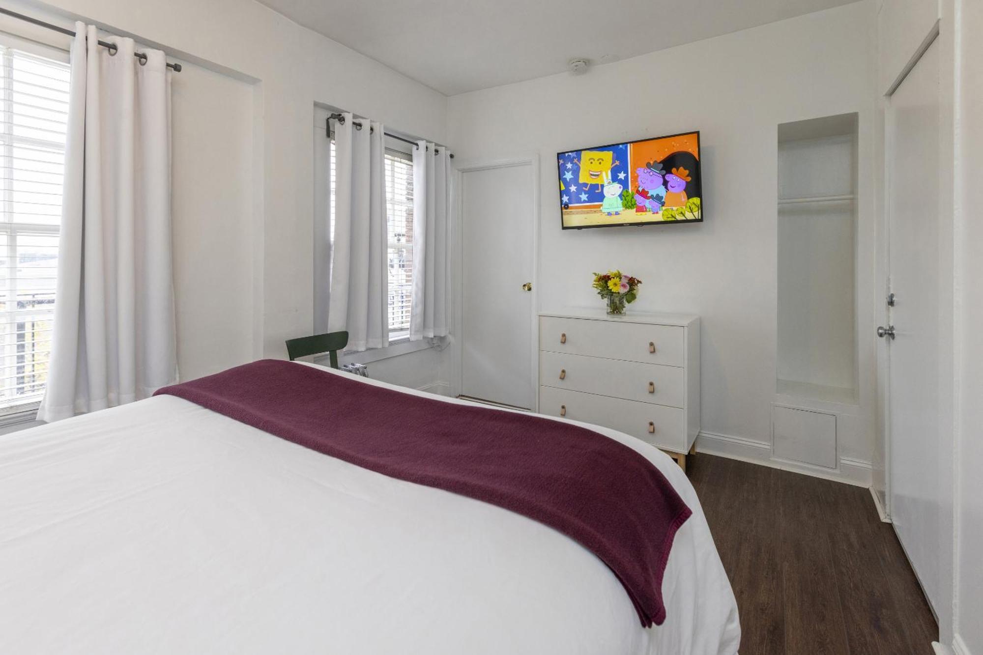 Deluxe Queen Room
