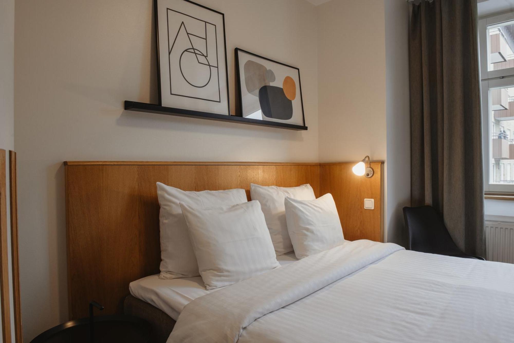 Compact Double Room,1730002558:JPEG
