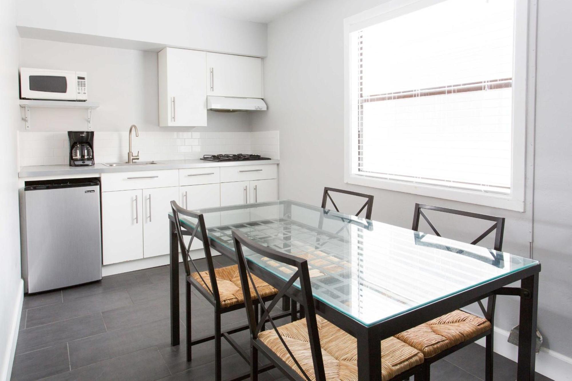 Chambre Queen Double avec Kitchenette