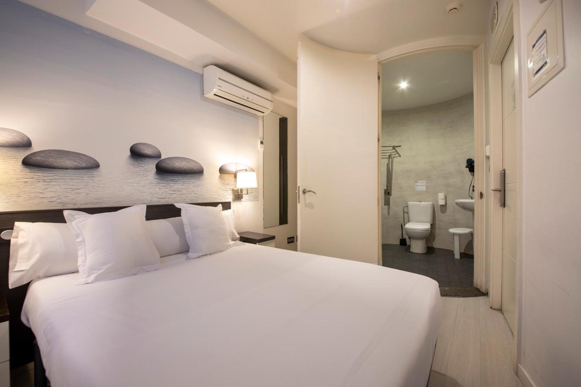 Single Room Private Bathroom