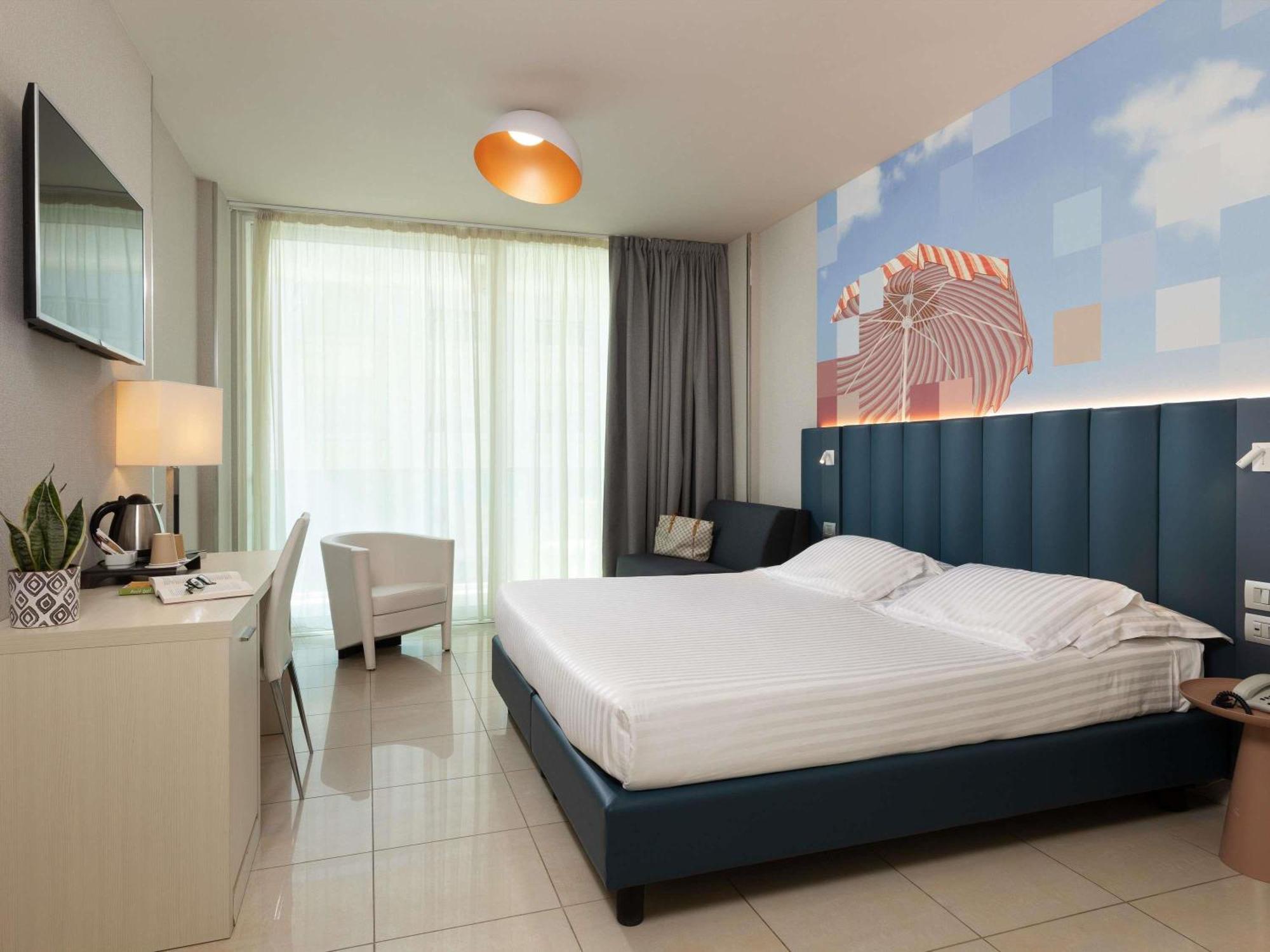 Superior Zweibettzimmer mit Balkon und seitlichem Meerblick