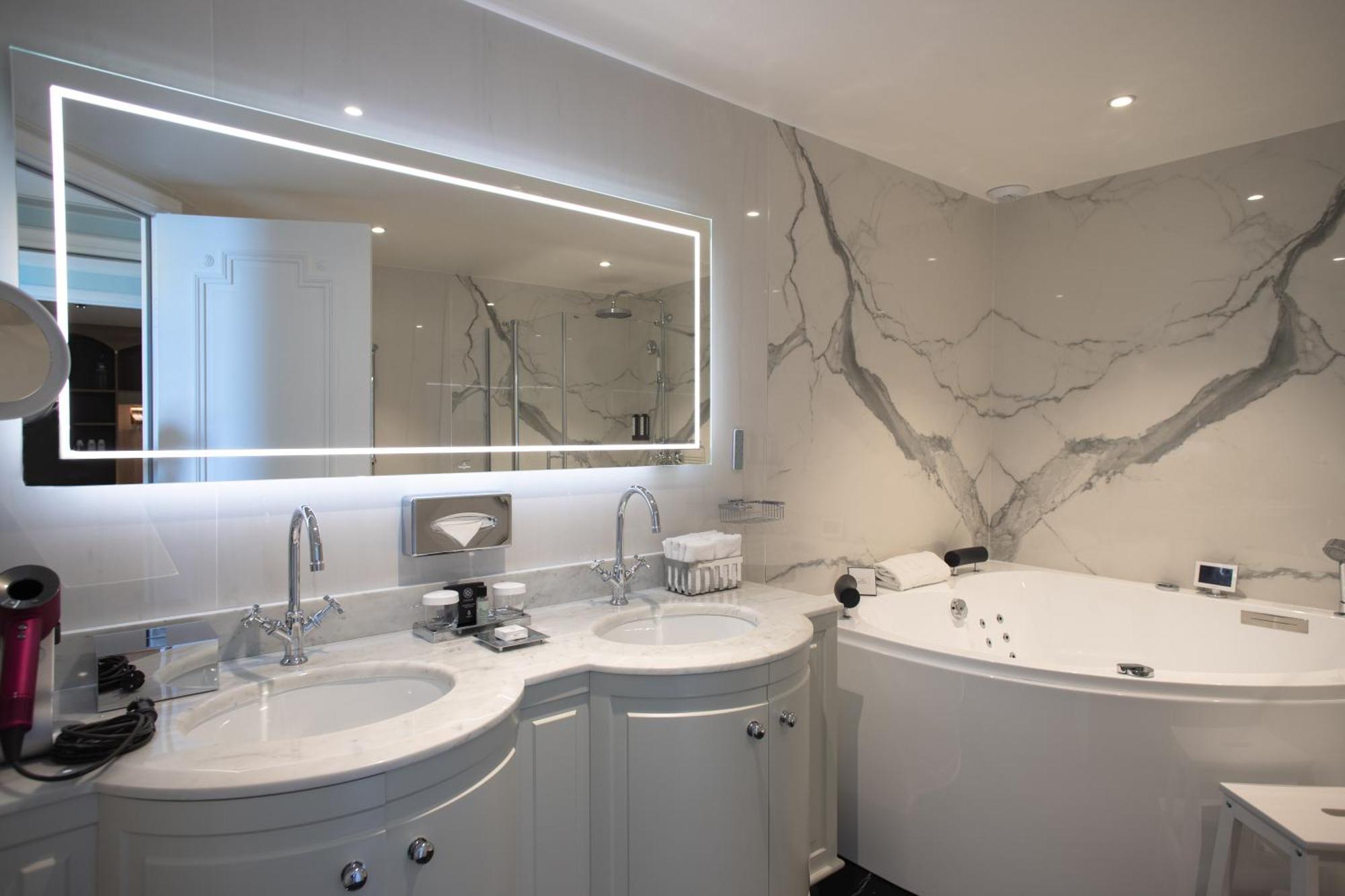Two Bedroom Signature Suite Terrace Sea view