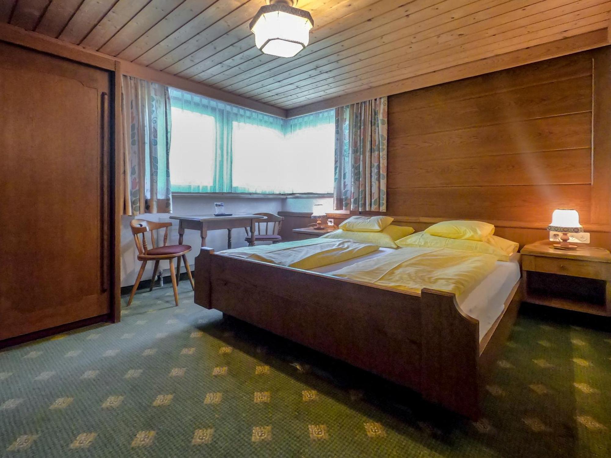 Small Double Room,1730023353:JPEG