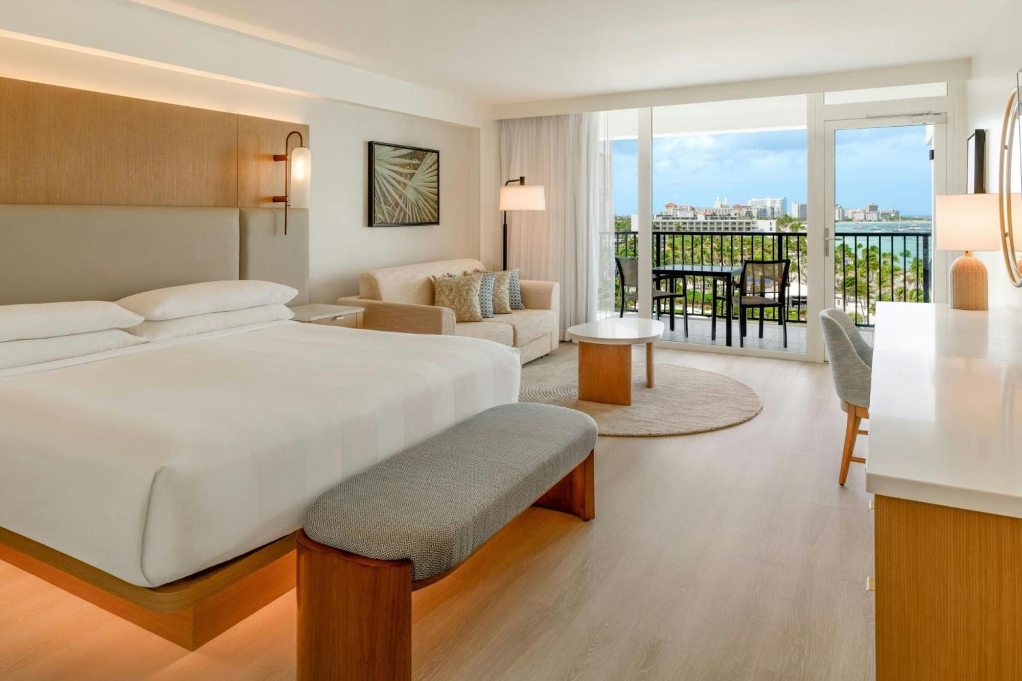 Tradewinds Deluxe View, Club Level, King Bed,1634413290:JPEG
