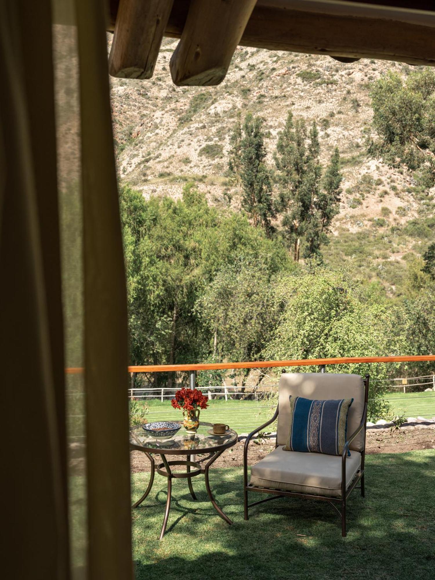 King Junior Suite with Garden View