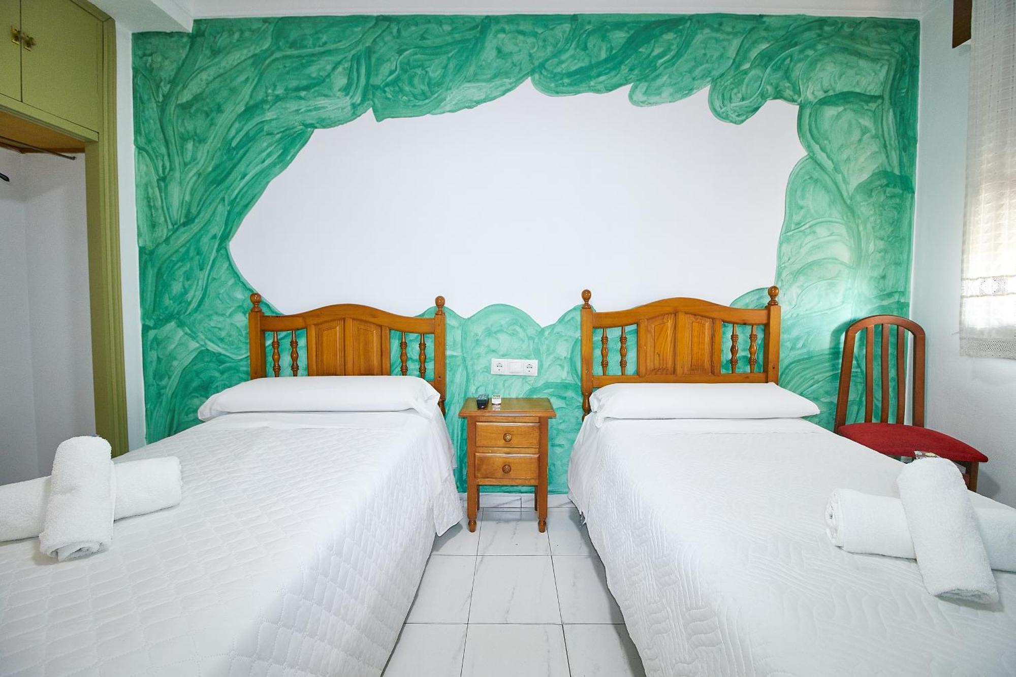 Twin Room,1730040691:JPEG