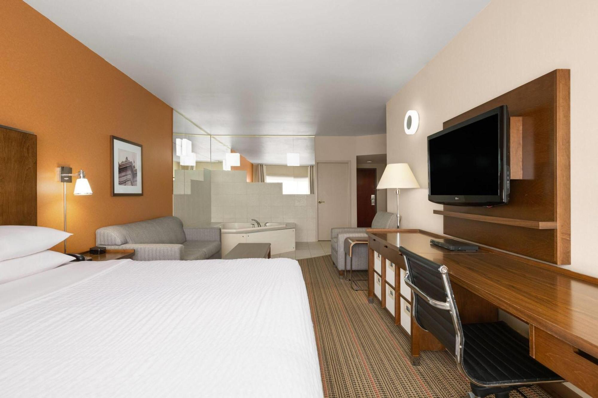 Luxury King Suite - Non-Smoking