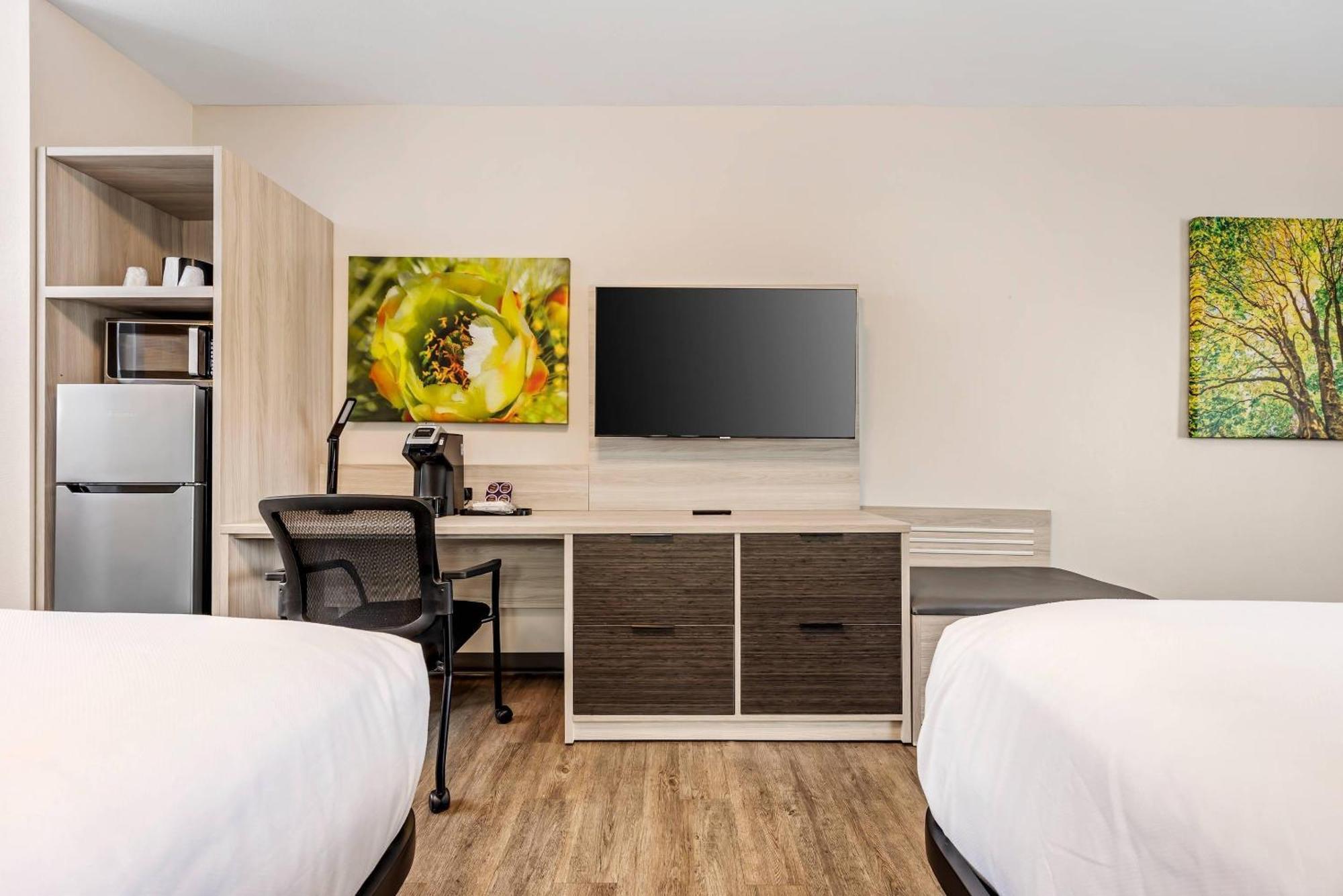 Quadruple Room Two Queen Beds Non Smoking or Exterior Corridor