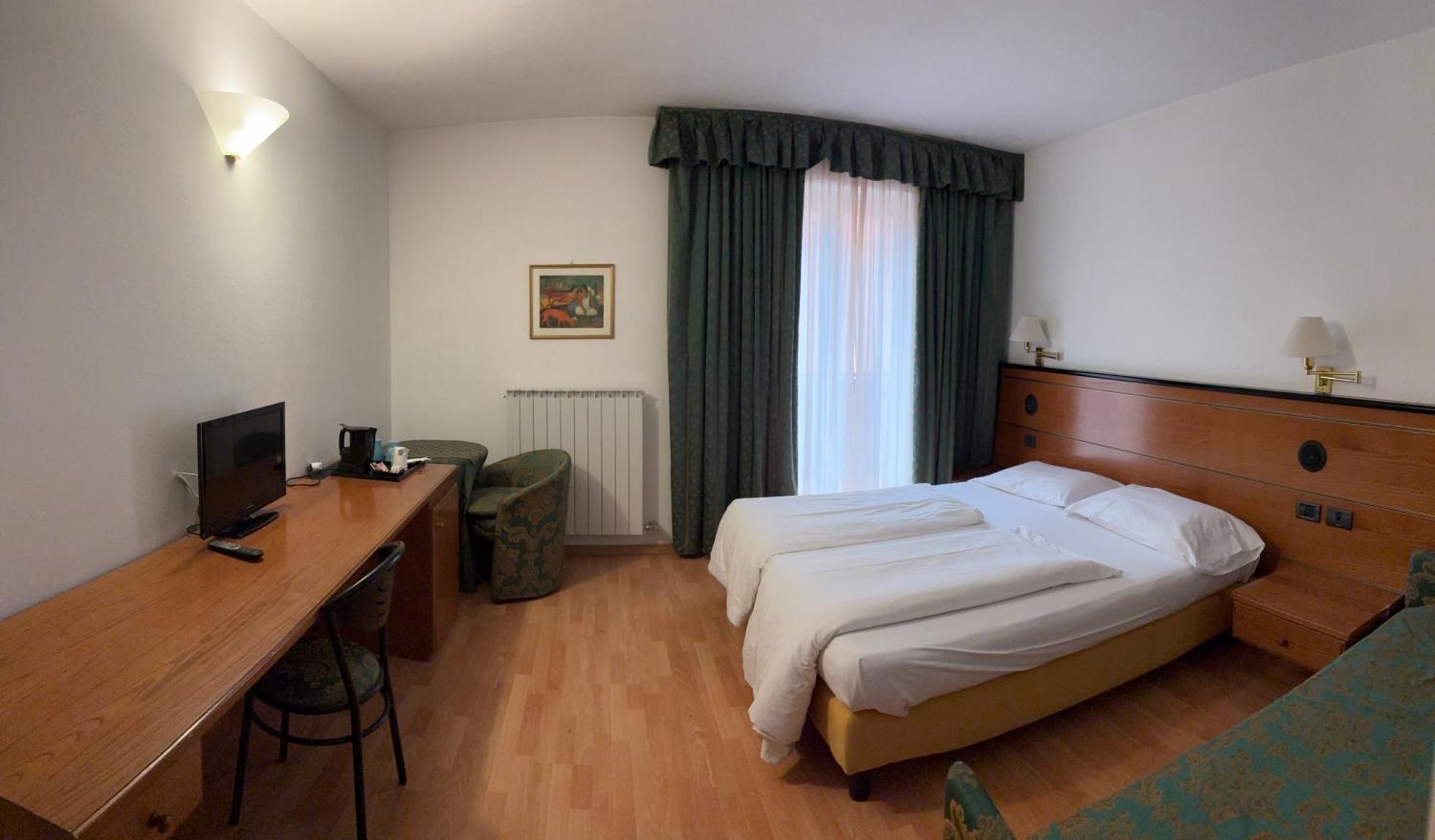 Family Room (2 Adults + 2 Children)