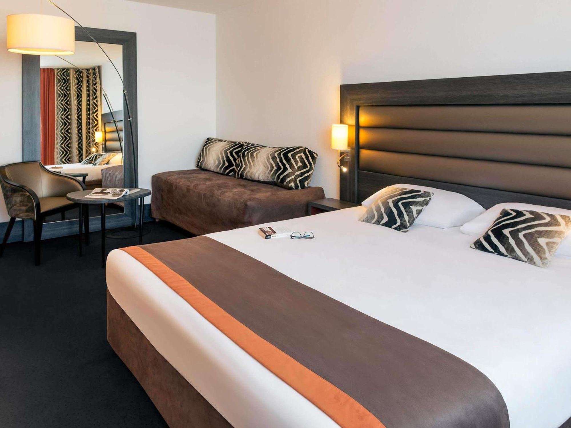Executive Room One Double Bed One Single Bed,728451103:JPEG