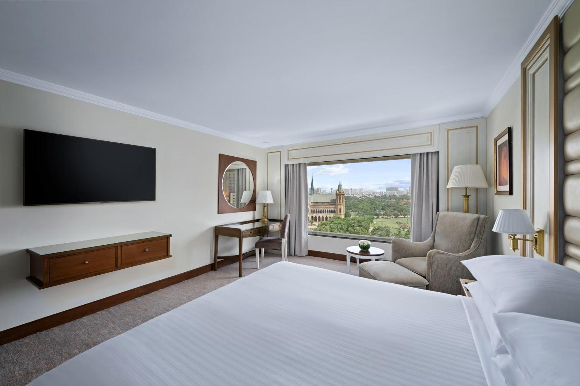 Executive King Executive lounge access Guest room,1730062722:JPEG