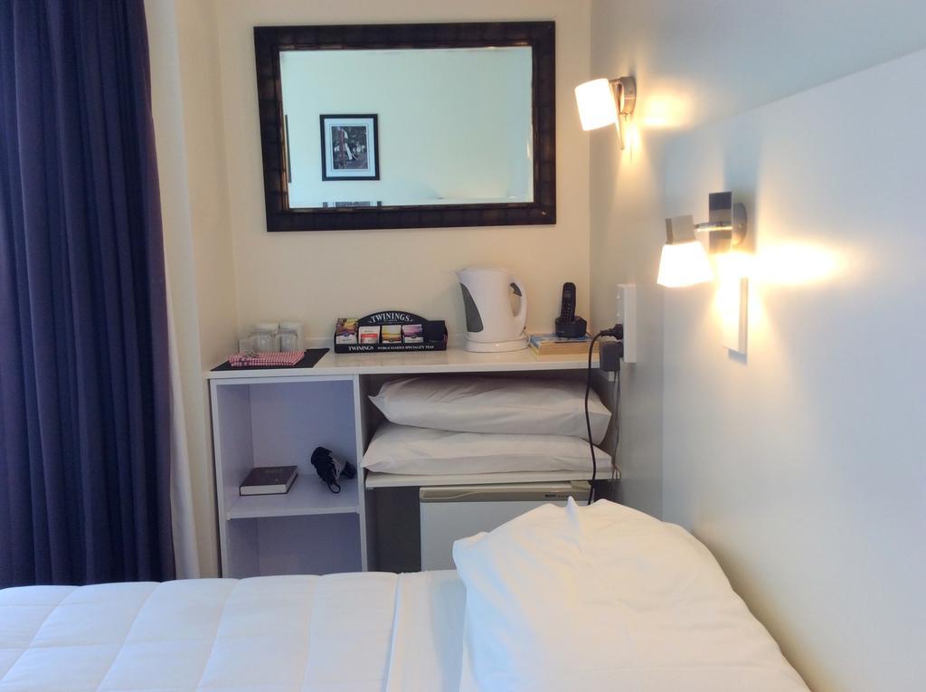 Standard Queen Room