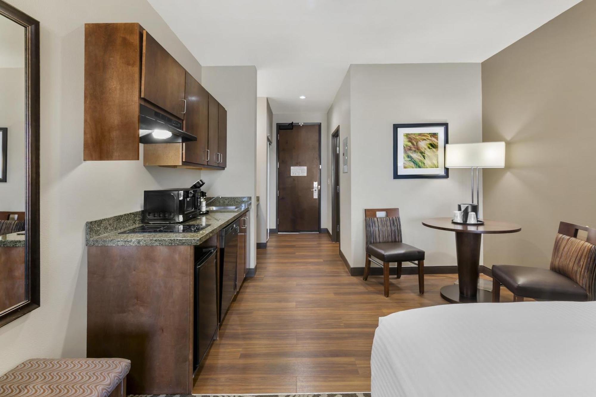 Queen Suite with Two Queen Beds - Non-Smoking