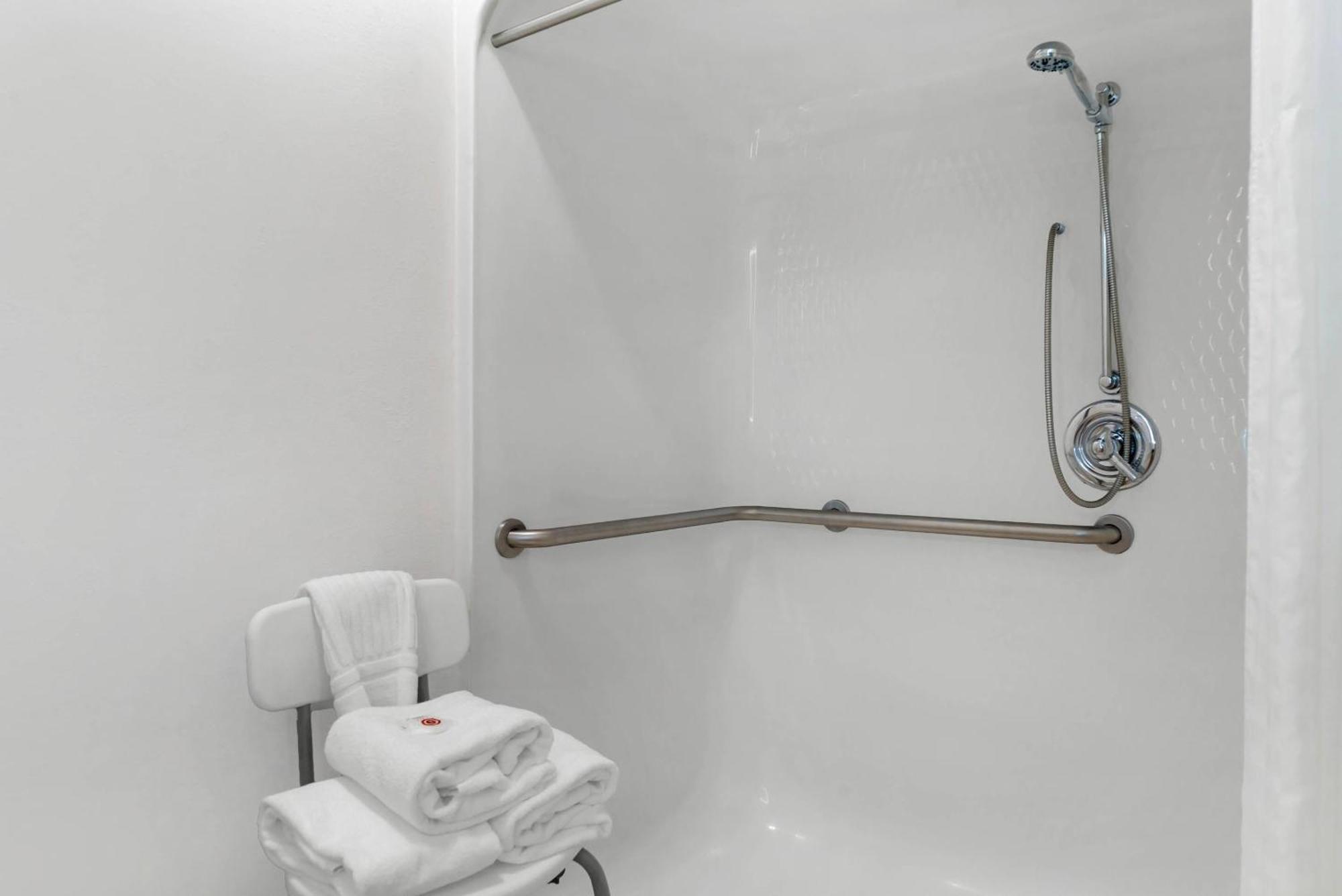 King Suite with Roll In Shower and Sofa Bed - Disability Access/Nonsmoking