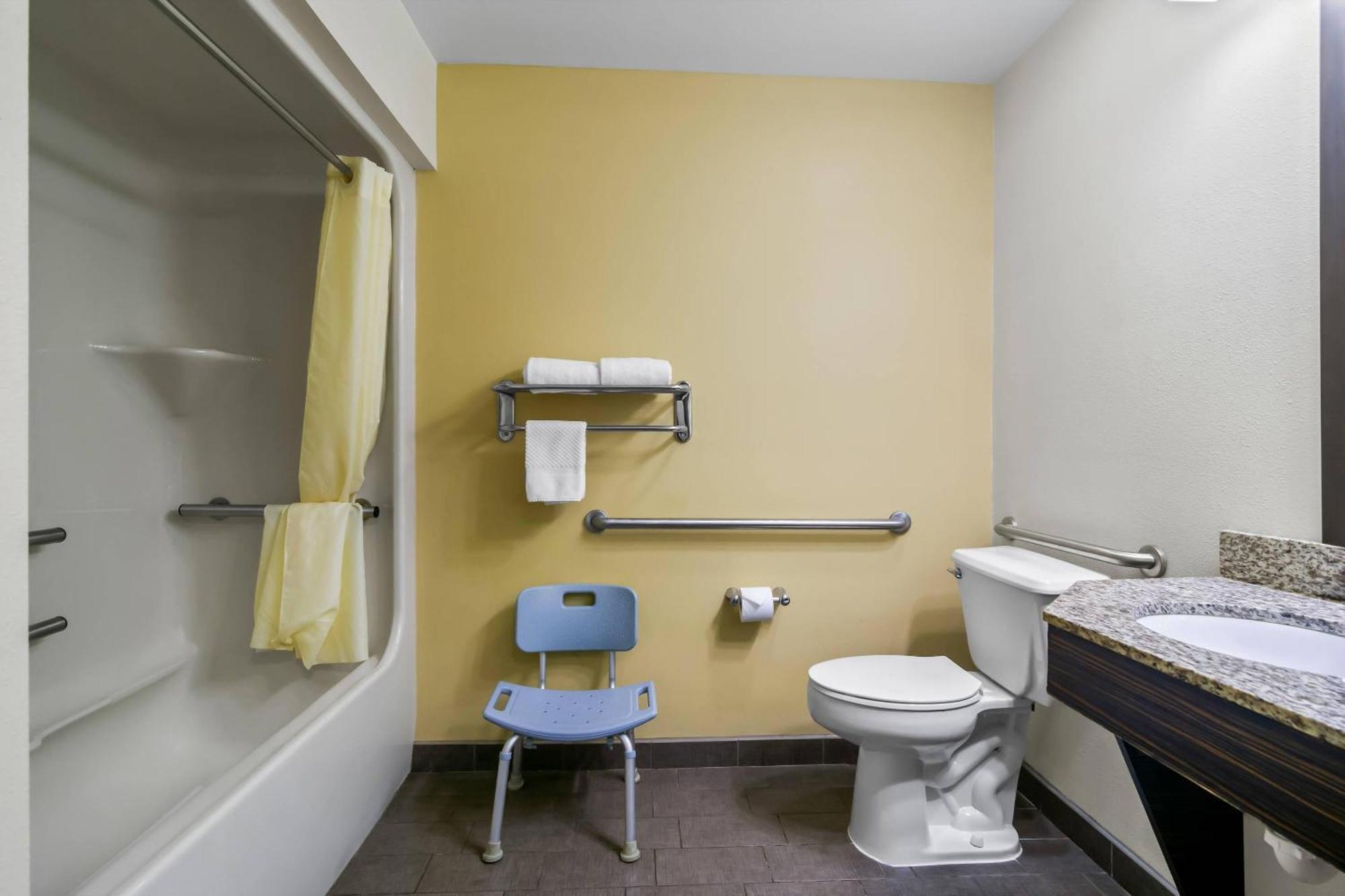 Queen Room - Accessible/Non-Smoking