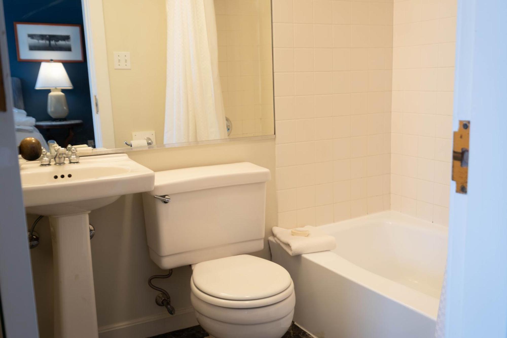 Deluxe Oceanview Queen Mini Suite